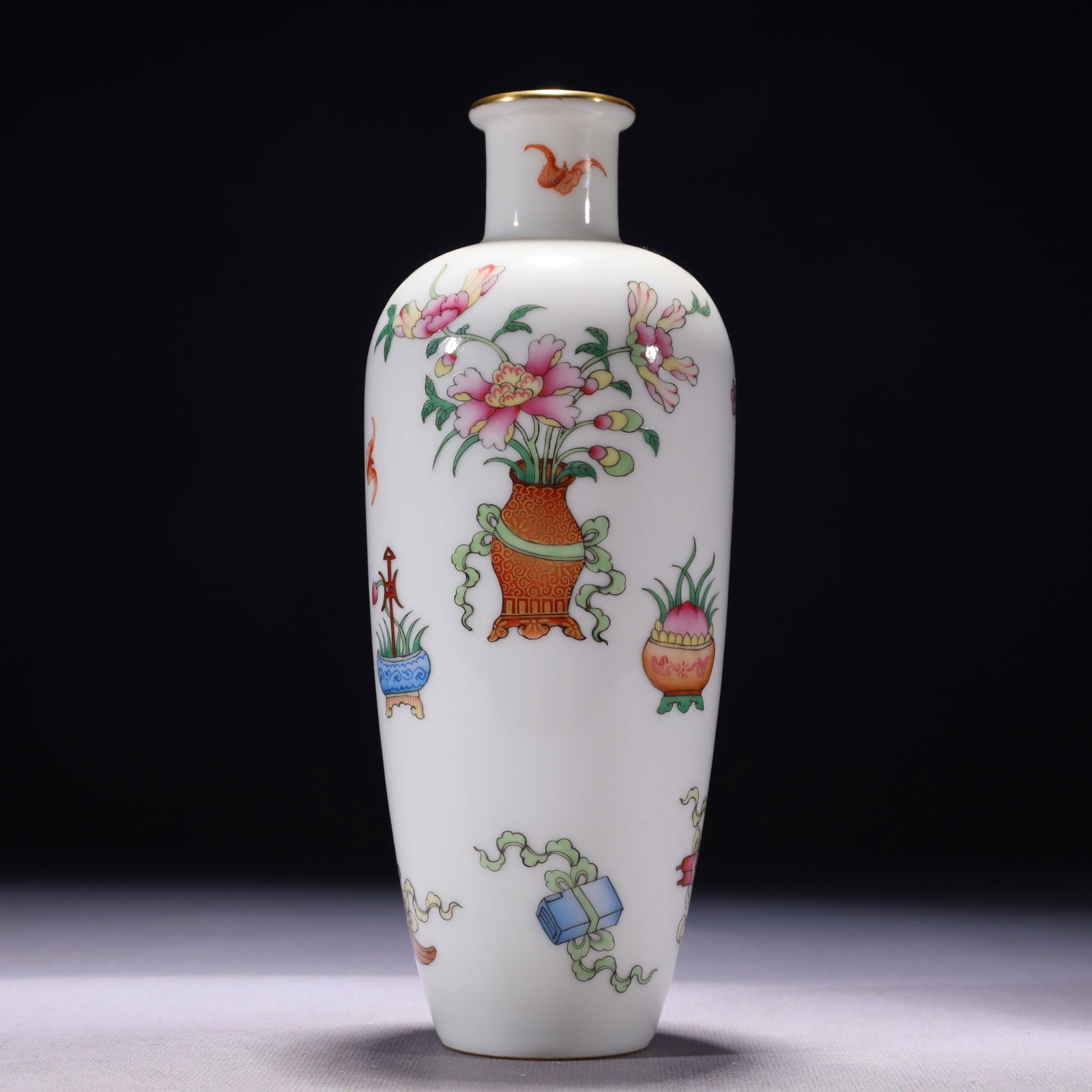 An Exquisite Famille-Rose Painted Gold Eight Treasures Pattern Vase,with poem: An Exquisite Famille-Rose Painted Gold Eight Treasures Pattern Vase,with poem,Qing Dynasty,China,Qianlong Four-character Mark,Size:7.1inx8.3in,Weight:300g 粉彩描金八ê