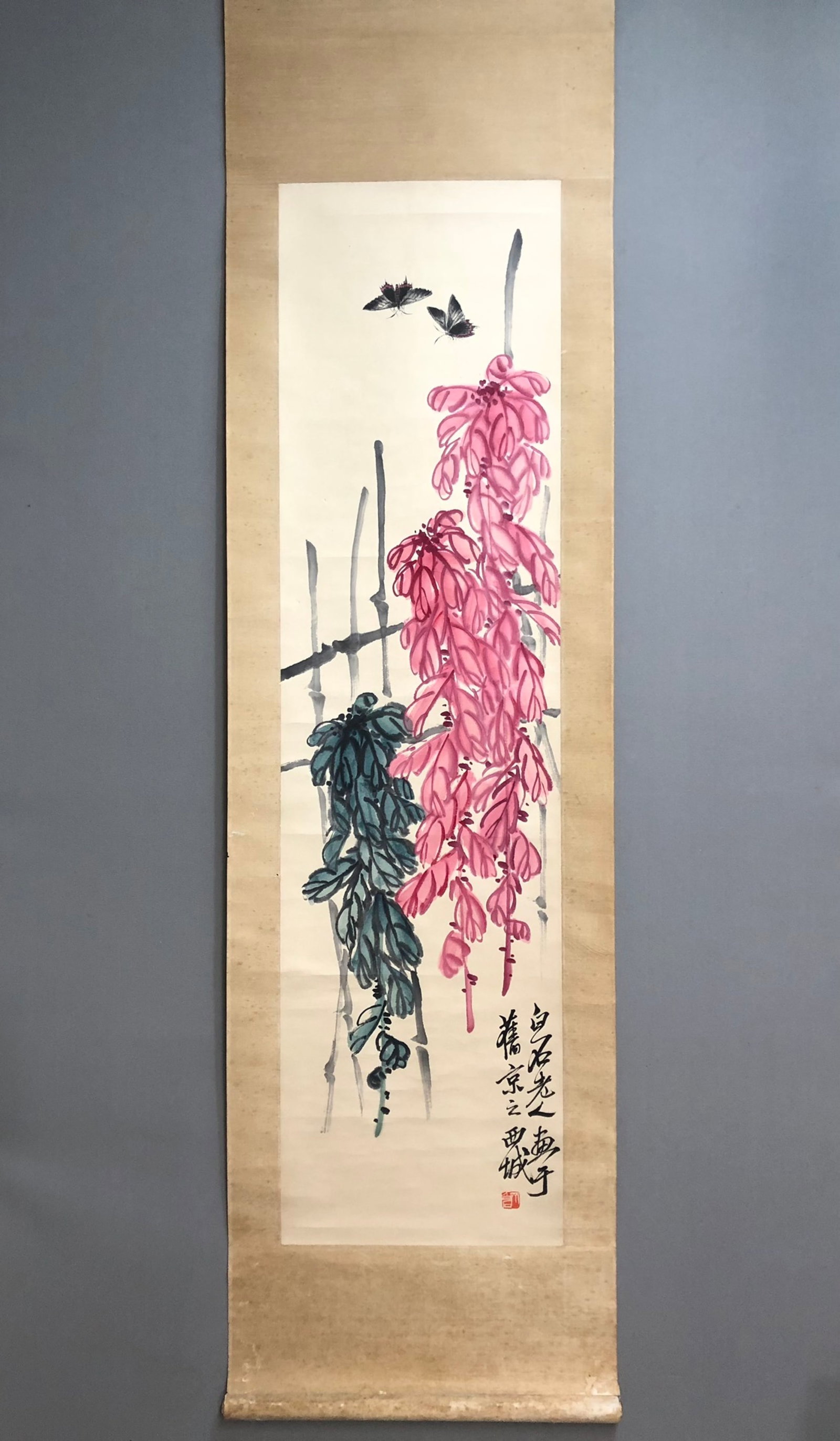 A Chinese Vertical Scroll Ink Painting of Flower and Butterfly on Paper: A Chinese Vertical Scroll Ink Painting of Flower and Butterfly on Paper,Qi Baishi,Size:52inx13.8in 一幅中国水墨花卉蝴蝶画立ů