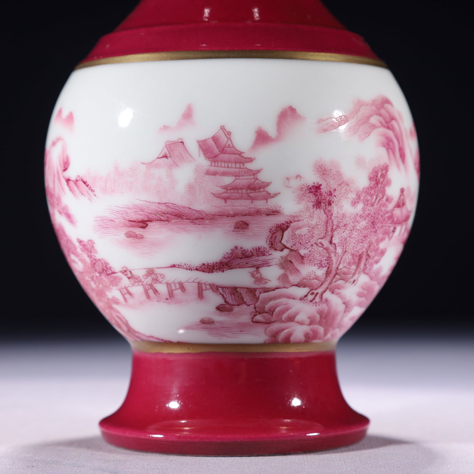 An Exquisite Ruby Red-Glazed Landscape Pattern Vase - 3