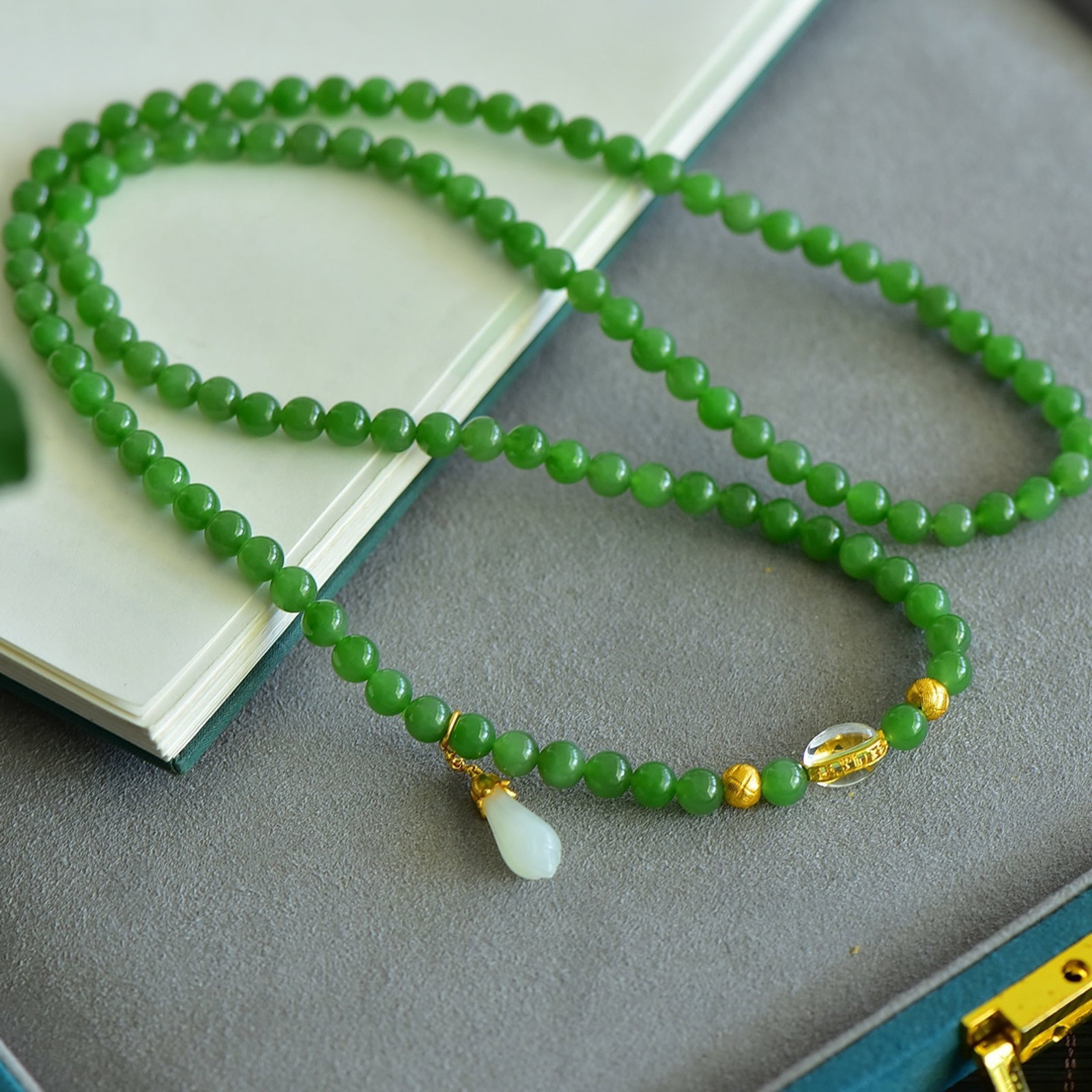 An Exquisite Jasper Bracelets - 4