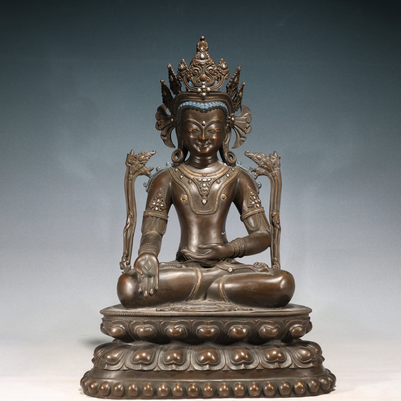 A Solemn Bronze Inlaid Silver Statue of Avalokitesvara: A Solemn Bronze Inlaid Silver Statue of Avalokitesvara,Qing Dynasty, China,Size:16.5inx11.8inx24.4in,Weight:29000g 铜嵌银观音像,中国清代