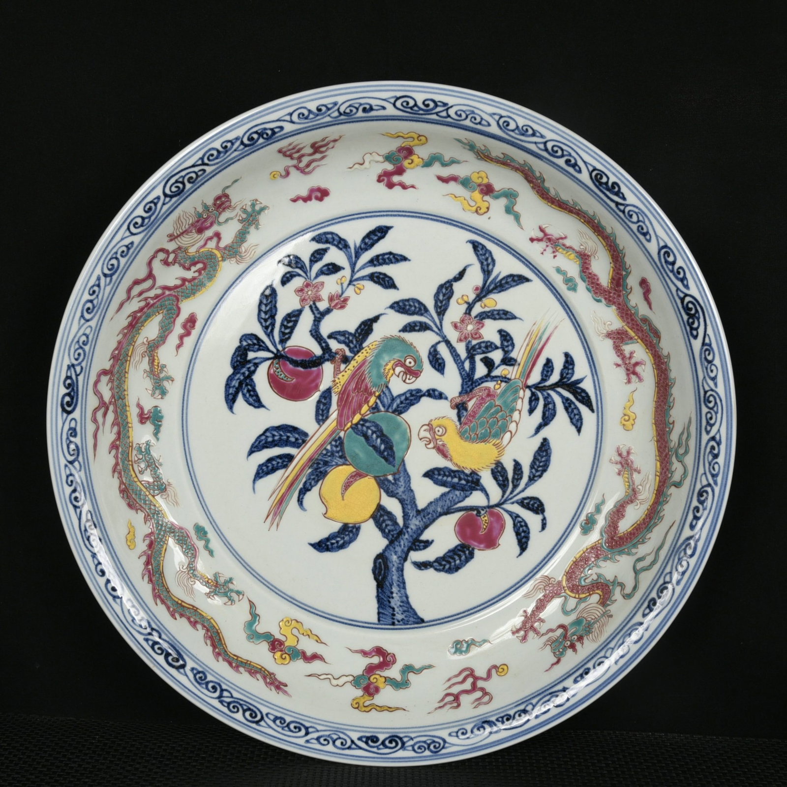 An Exquisite Blue and White Wucai Auspicious Cloud and Dragon Pattern Plate: An Exquisite Blue and White Wucai Auspicious Cloud and Dragon Pattern Plate,Ming Dynasty,China,Xuande Six-character Mark,Size:2.4inx16.2in 青花五彩祥云龙ń