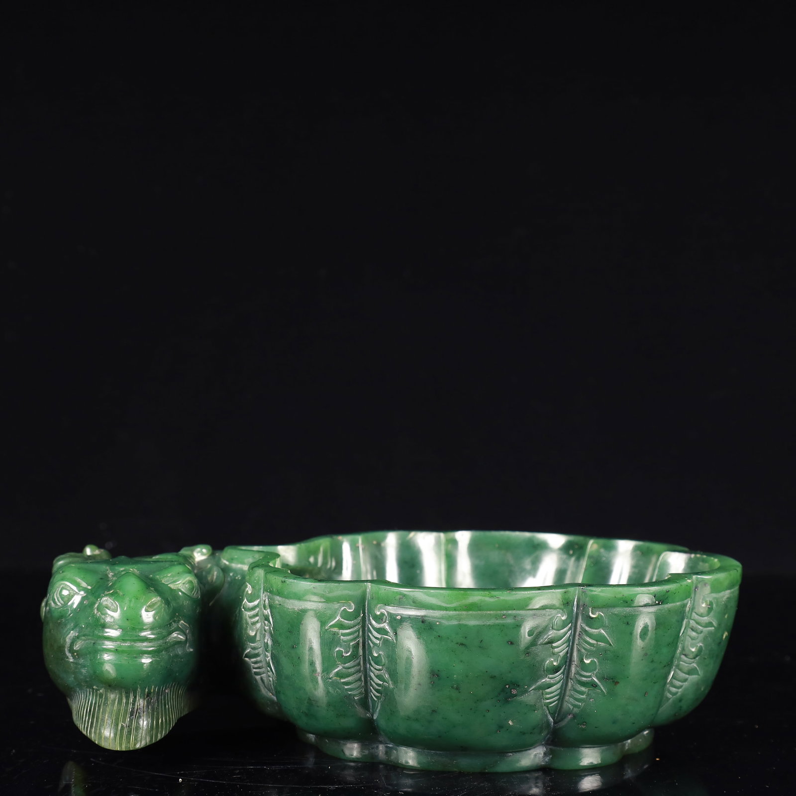 An Exquisite White Jade Beast-head Brush Washer: An Exquisite White Jade Beast-head Brush Washer,Qing Dynasty, China,Size:9.1inx6.1inx2.4in,Weight:1700g 碧玉兽首笔洗,中国清代