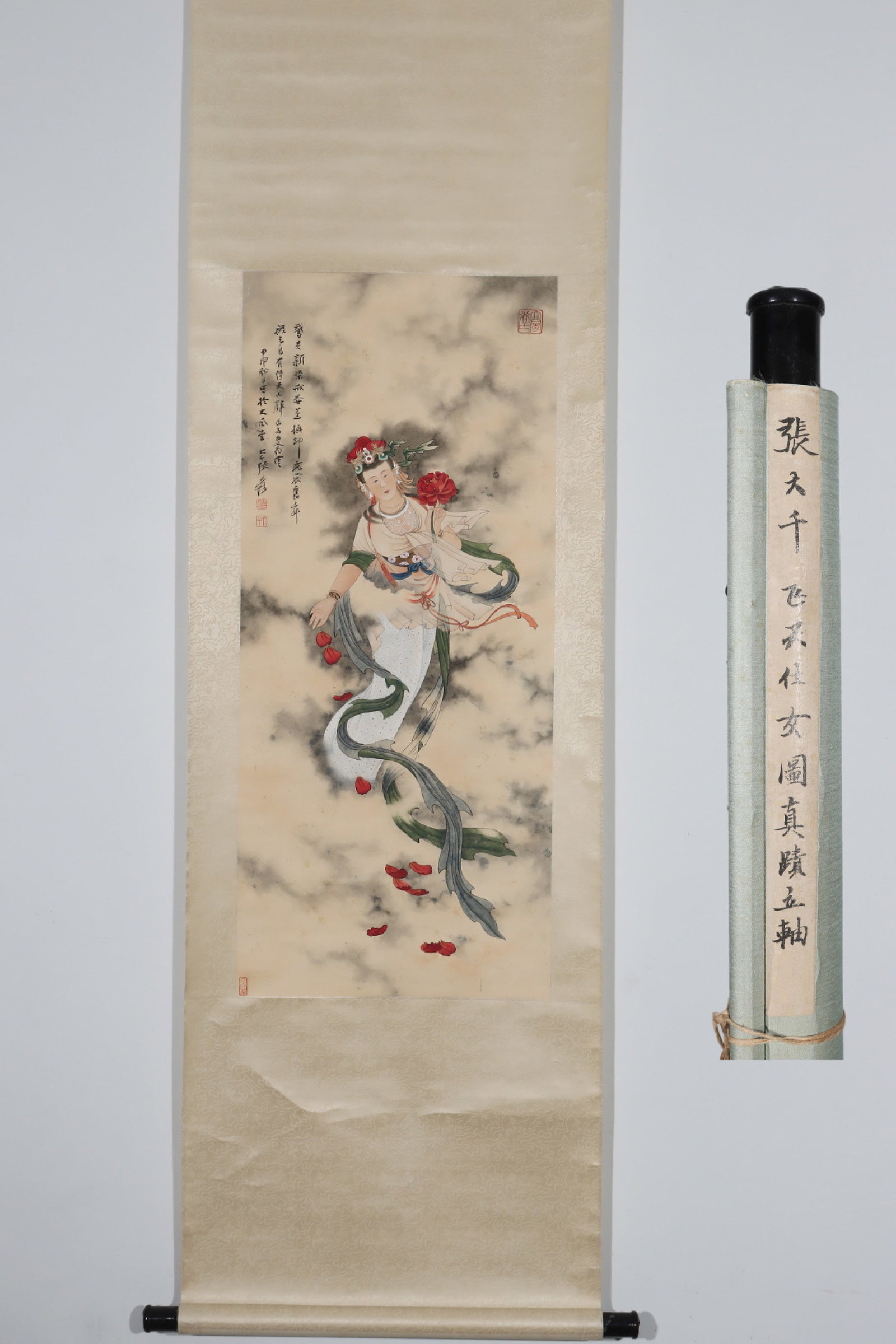 A Chinese Vertical Scroll Ink Painting of Figure on Paper: A Chinese Vertical Scroll Ink Painting of Figure on Paper,Zhang Daqian,Size:37.8inx16.3in 一幅中国水墨人物画立轴,张大Õ