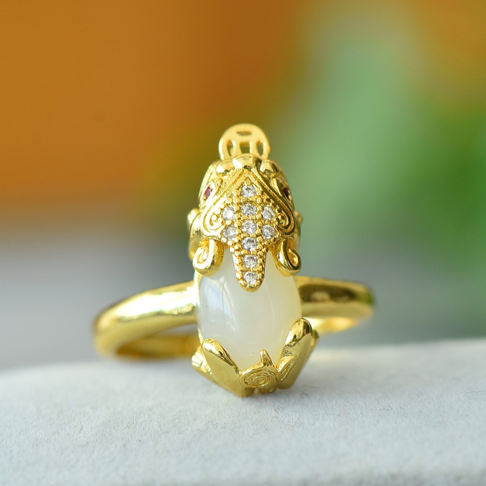 An Exquisite Bronze-Gold Plated Inlaid White Jade Wealth-Attracting Creature Ring: An Exquisite Bronze-Gold Plated Inlaid White Jade Wealth-Attracting Creature Ring,Size:3.1inx3.9in 铜镀金镶白玉貔貅戒指