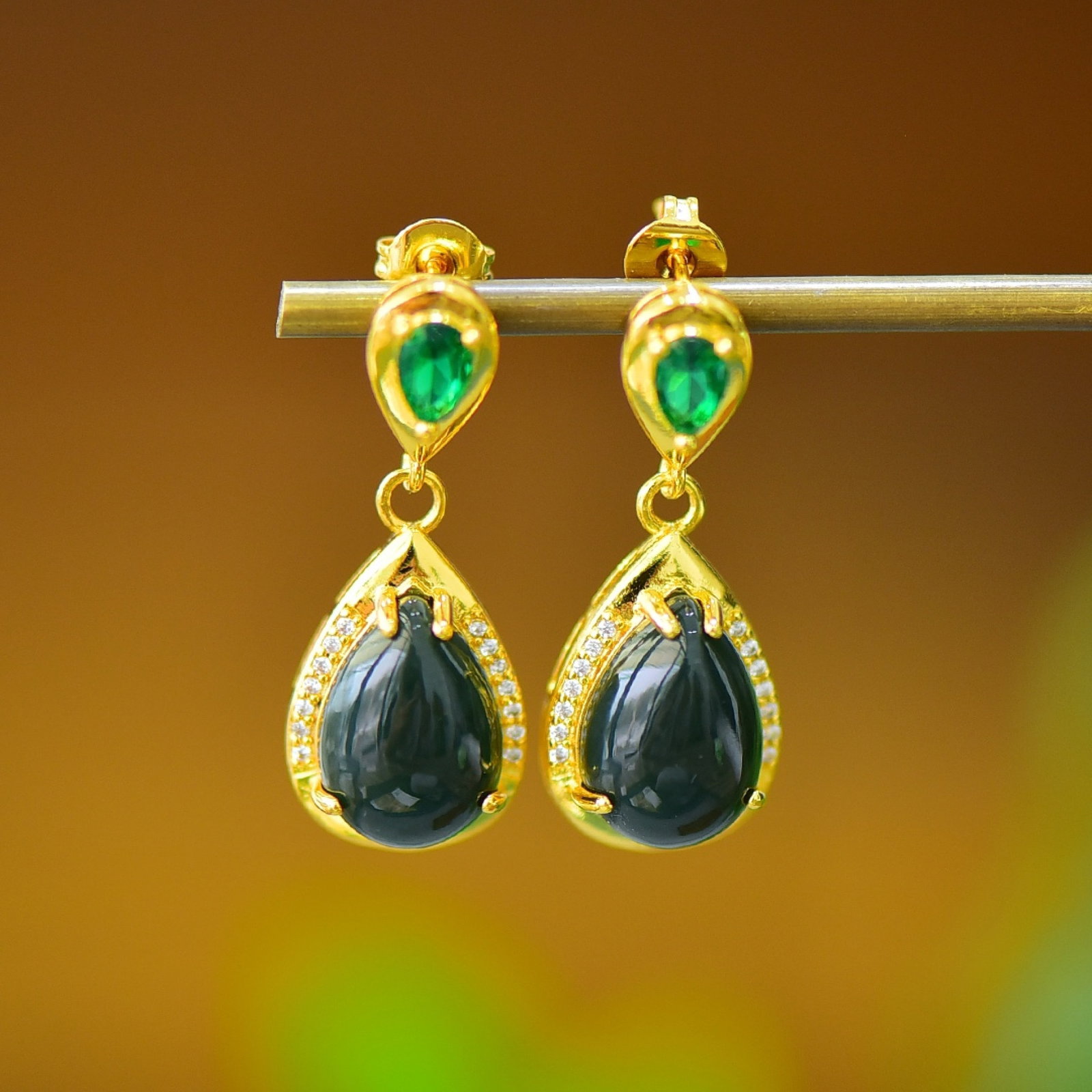 A Pair of Exquisite Bronze-Gold Plated Inlaid Green Jade Earrings,Inlaid Diamond: A Pair of Exquisite Bronze-Gold Plated Inlaid Green Jade Earrings,Inlaid Diamond,Size:10mmx14mm