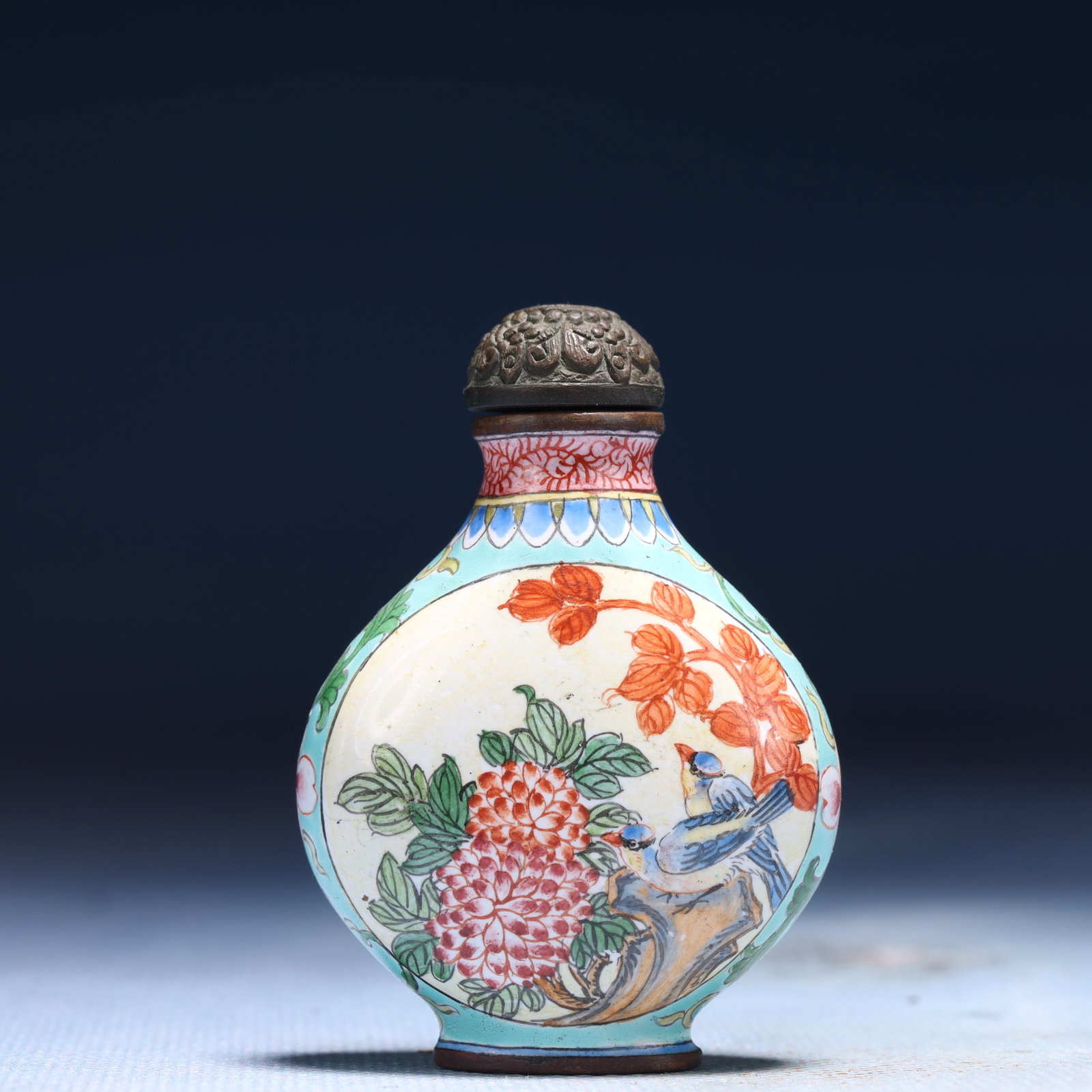 An Exquisite Painted Enamel Flower and Bird Pattern Snuff Bottle: An Exquisite Painted Enamel Flower and Bird Pattern Snuff Bottle,Qing Dynasty,China,Qianlong Four-character Mark,Size:1.6inx0.8inx2.2in,Weight:43g 画珐琅花鸟纹Ɨ