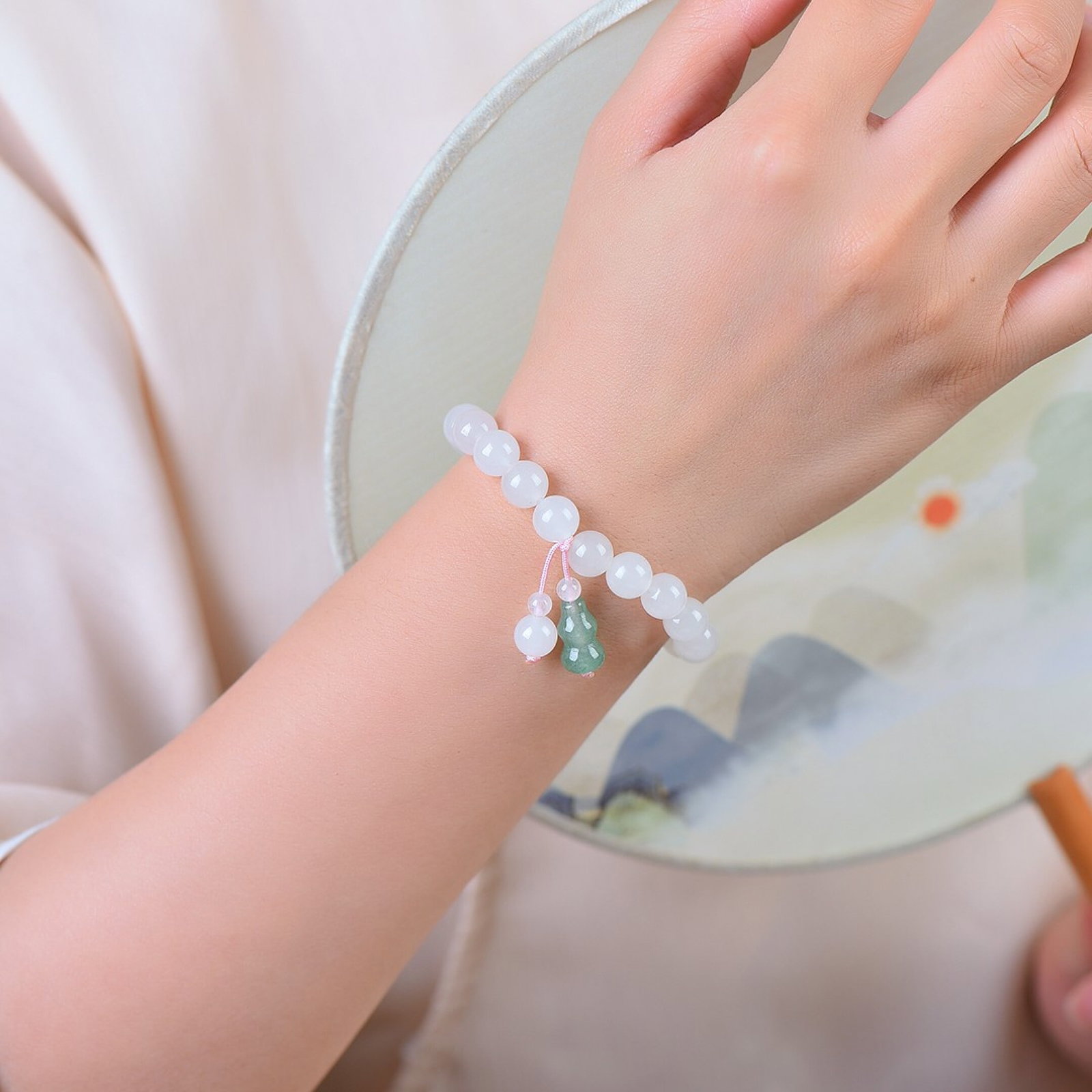An Exquisite White Jade Bracelets: An Exquisite White Jade Bracelets,Size:8mm 白玉手串