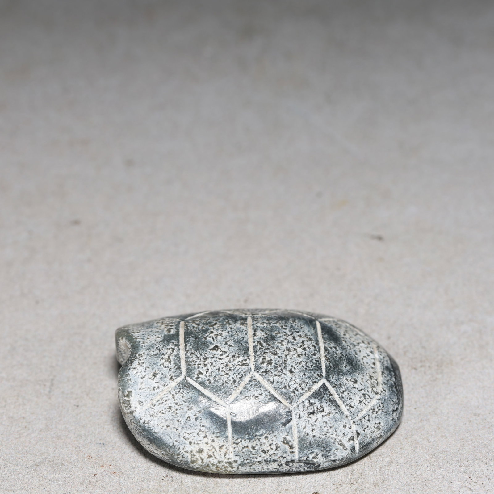 An Archaic Hongshan Culture Cyan jade Turtle shell Pendant (1 of 5)