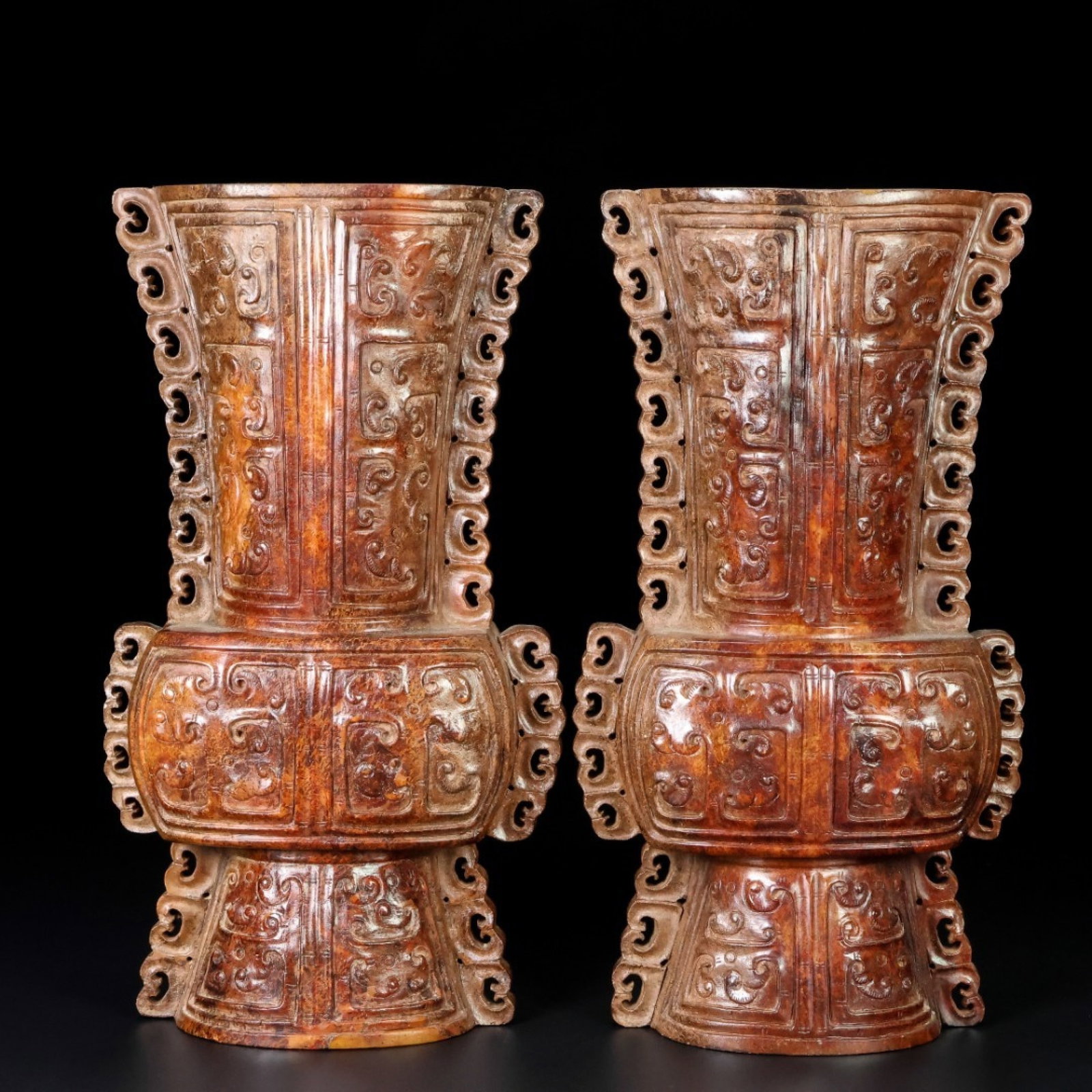 A Pair of Exquisite Archaic Jade Beast-Face Pattern Vases: A Pair of Exquisite Archaic Jade Beast-Face Pattern Vases,Ancient Time,China,Size:8.1inx4.4inx2.2in,Weight:1544g 一对高古玉兽面纹瓶,中ࢲ