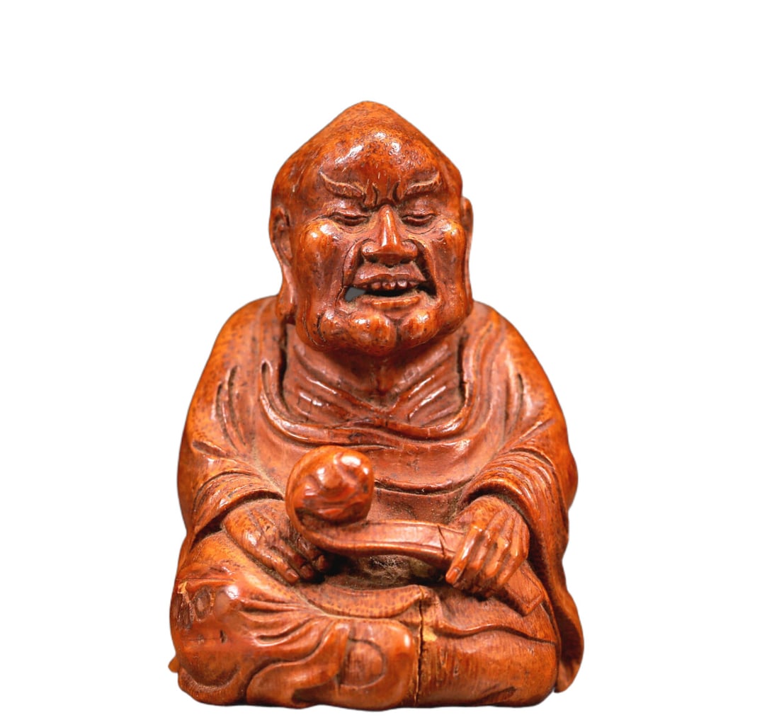 An Elaborate Bamboo Figure Of Arhat: An Elaborate Bamboo Figure Of Arhat. Seated,body rendered clad in long,flowing robes,the voluminous drapery elegantly cascading in folds. Chinese Qing Dynasty. Size:3.1inx1.2inx3.5in. Weight:50g. 
