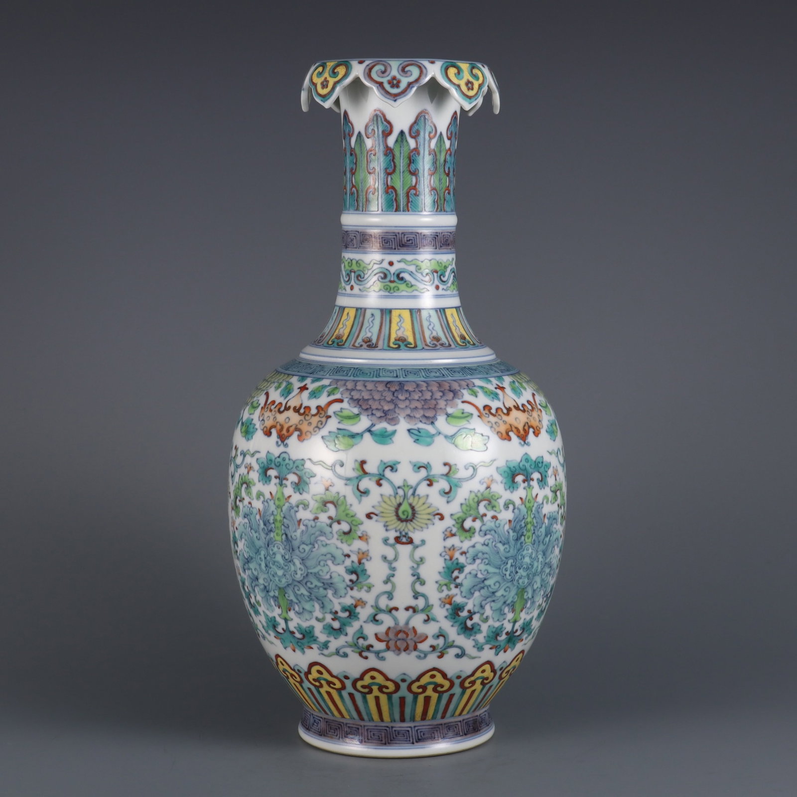 A Rare Doucai Lotus Pattern Vase - 2