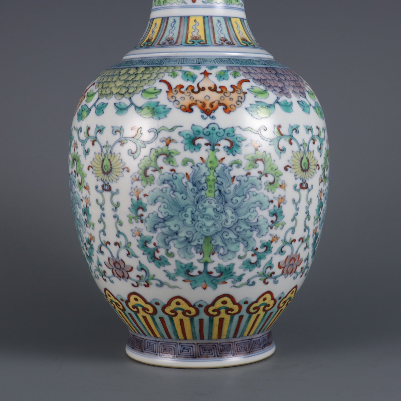 A Rare Doucai Lotus Pattern Vase - 5