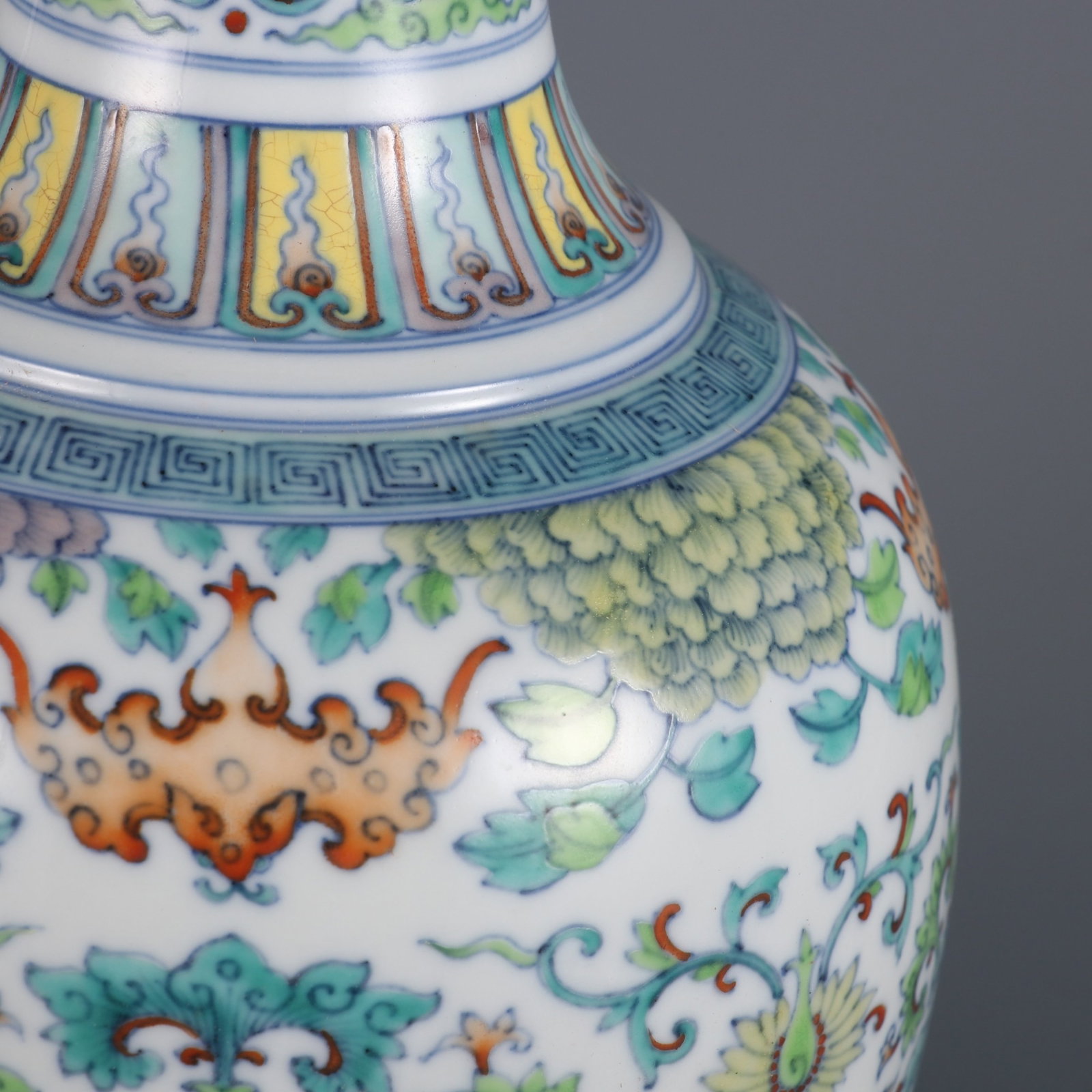 A Rare Doucai Lotus Pattern Vase - 6