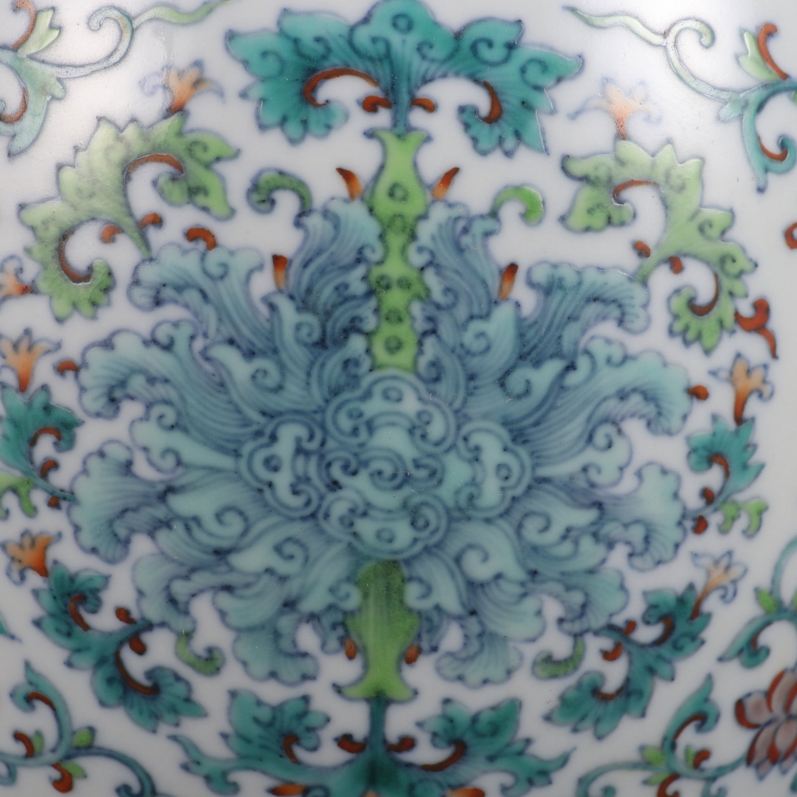 A Rare Doucai Lotus Pattern Vase - 7