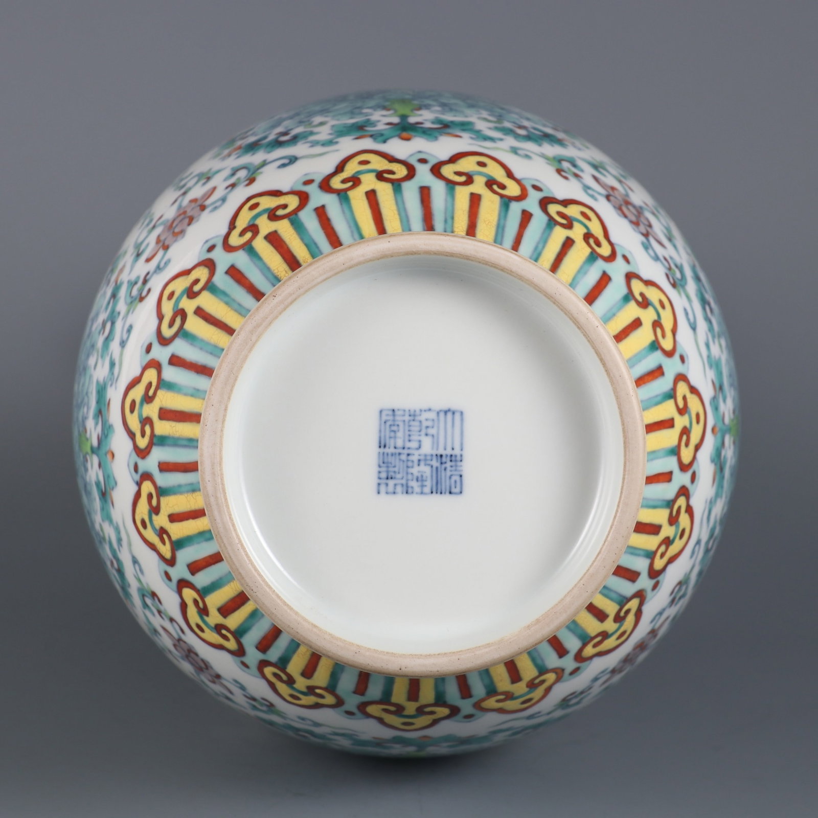 A Rare Doucai Lotus Pattern Vase - 9