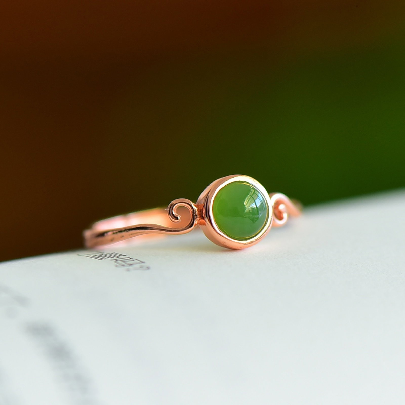 An Exquisite Sterling Silver-Gold Plated Inlaid Jasper Ring: An Exquisite Sterling Silver-Gold Plated Inlaid Jasper Ring,Size:5mmx5mm 纯银镀金镶碧玉戒指