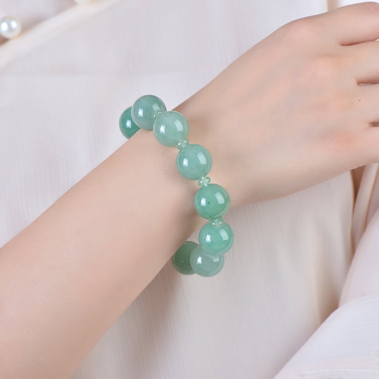 An Exquisite Greenish Jade Bracelets: An Exquisite Greenish Jade Bracelets,Size:16mm 青玉手串