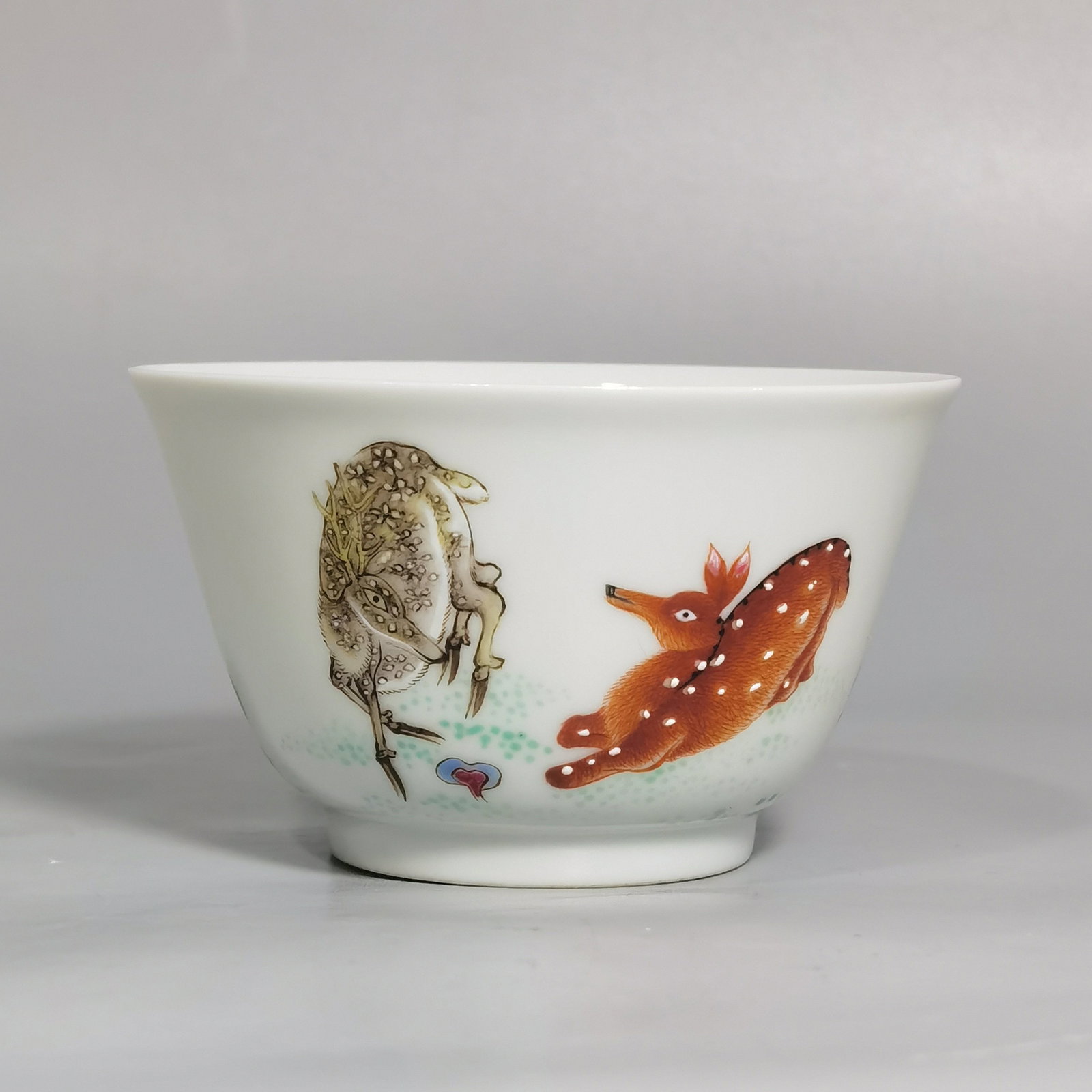An Exquisite Famille-Rose Deer Pattern Cup: An Exquisite Famille-Rose Deer Pattern Cup,Qing Dynasty,China,Yongzheng Six-character Mark,Size:3.1inx1.8in 粉彩鹿纹杯子,中国清代,雍&#