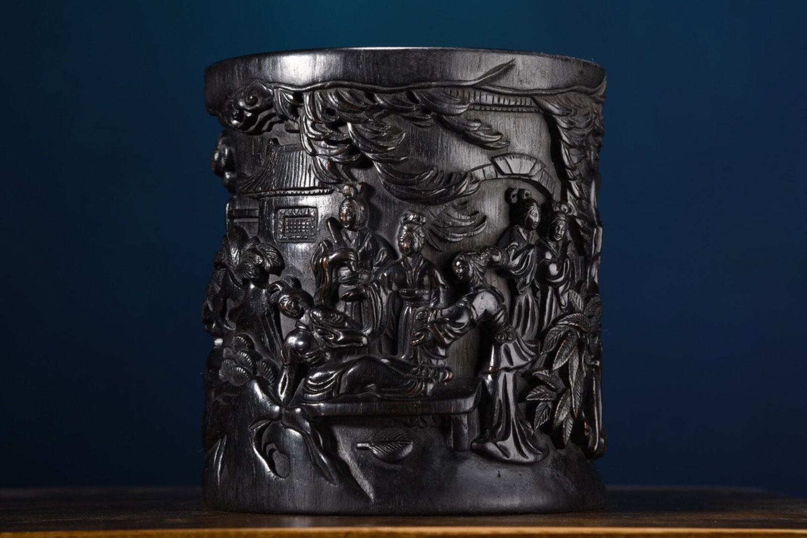 An Exquisite Wood Carving Character and Story Pattern Brush Pot: An Exquisite Wood Carving Character and Story Pattern Brush Pot,Qing Dynasty,China,Size:5.5inx5.5in,Weight:635g 木雕人物故事纹笔筒,中国