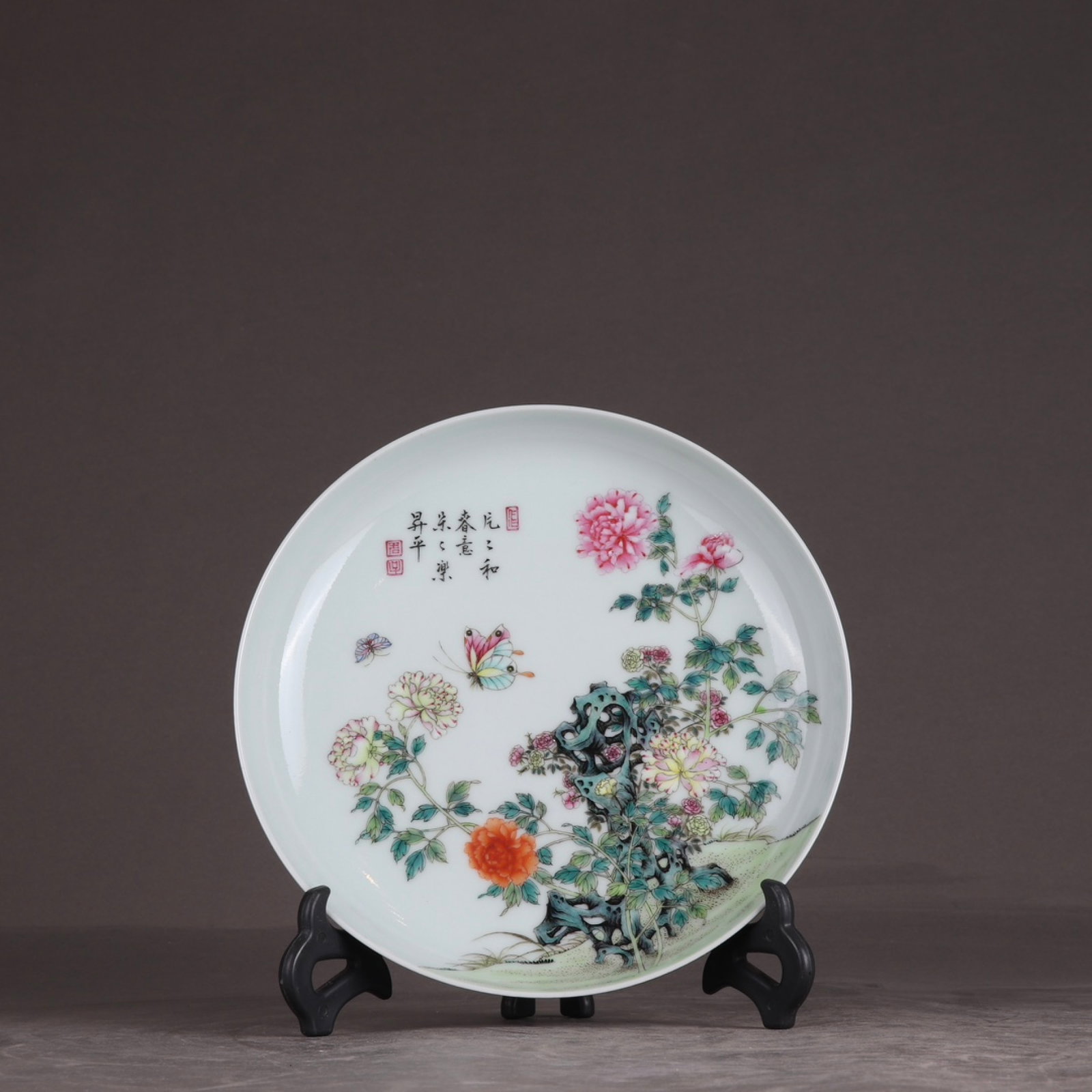 An Exquisite Famille-Rose Flower and Butterfly Pattern Plate,with poem: An Exquisite Famille-Rose Flower and Butterfly Pattern Plate,with poem,Qing Dynasty,China,Yongzheng Six-character Mark,Size:1.4inx7.7in 粉彩花卉蝴蝶纹盘
