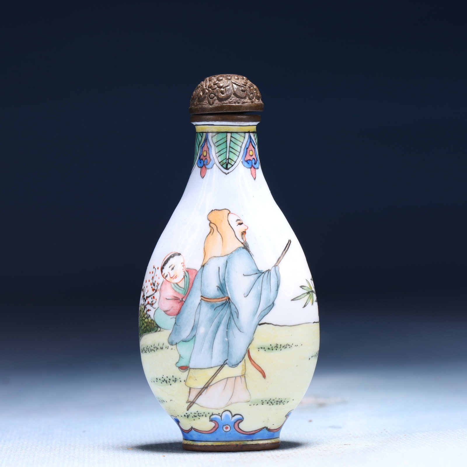 An Exquisite Painted Enamel Character and Story Pattern Snuff Bottle: An Exquisite Painted Enamel Character and Story Pattern Snuff Bottle,Qing Dynasty,China,Qianlong Four-character Mark,Size:1.4inx0.8inx3in,Weight:55g 画珐琅人物故