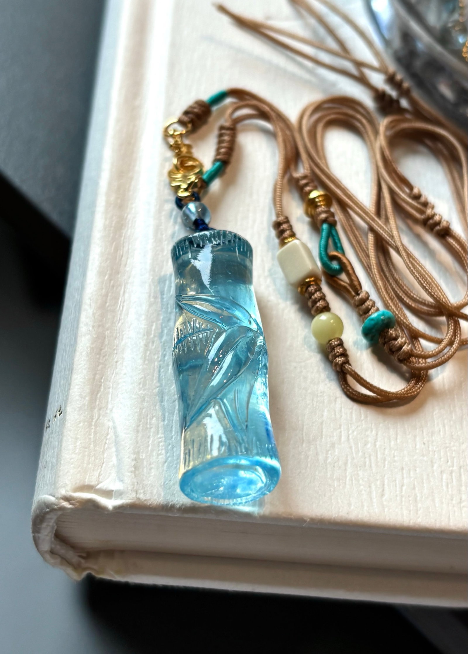 An Exquisite Aquamarine Bamboo Pattern Necklace: An Exquisite Aquamarine Bamboo Pattern Necklace,Size:37mmx13mm,Weight:10.9g 海蓝宝竹纹项链
