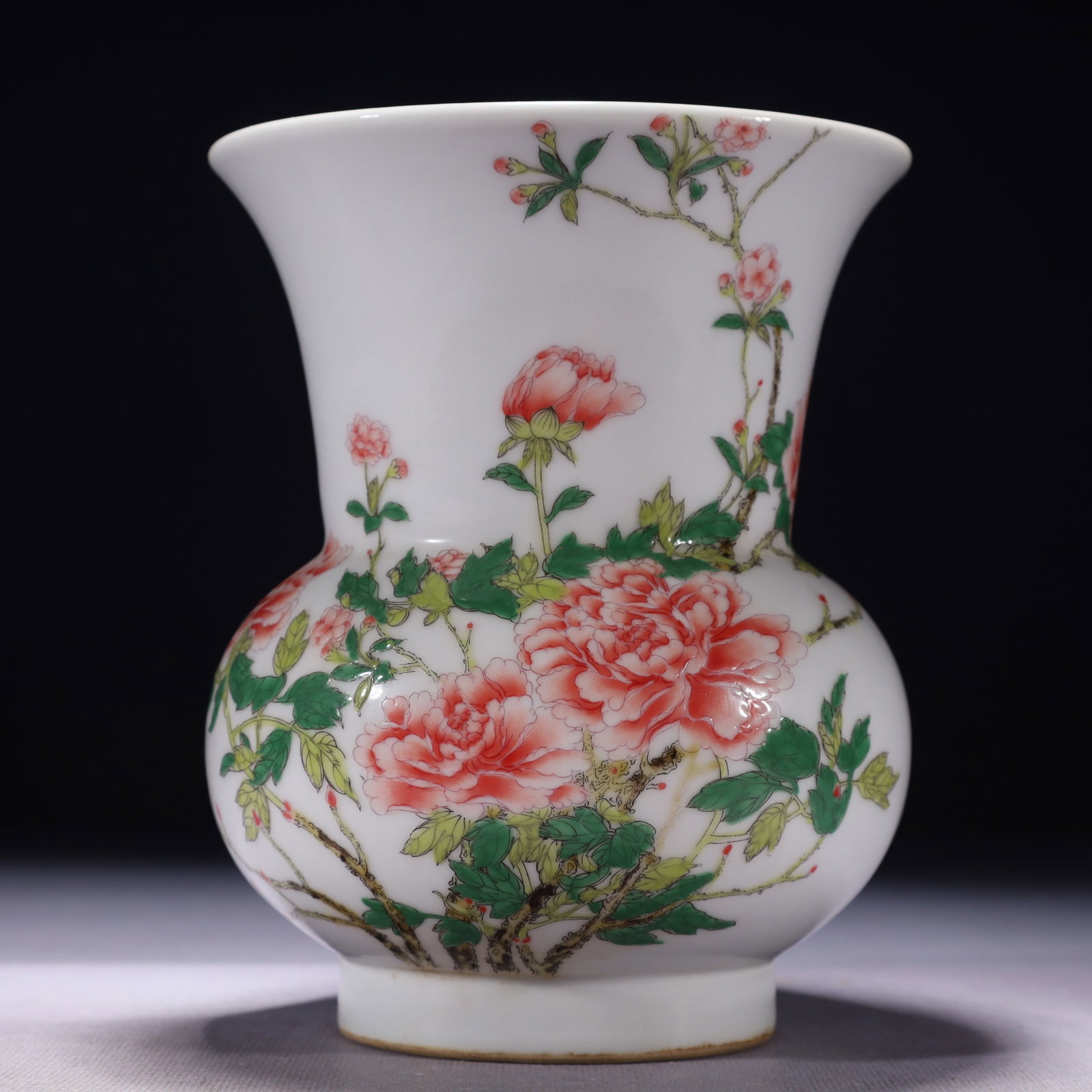 An Exquisite Famille-Rose Flower Pattern Jar,with poem: An Exquisite Famille-Rose Flower Pattern Jar,with poem,Qing Dynasty,China,Yongzheng Four-character Mark,Size:5.1inx6.5in,Weight:800g 粉彩花卉纹罐,带诗&#