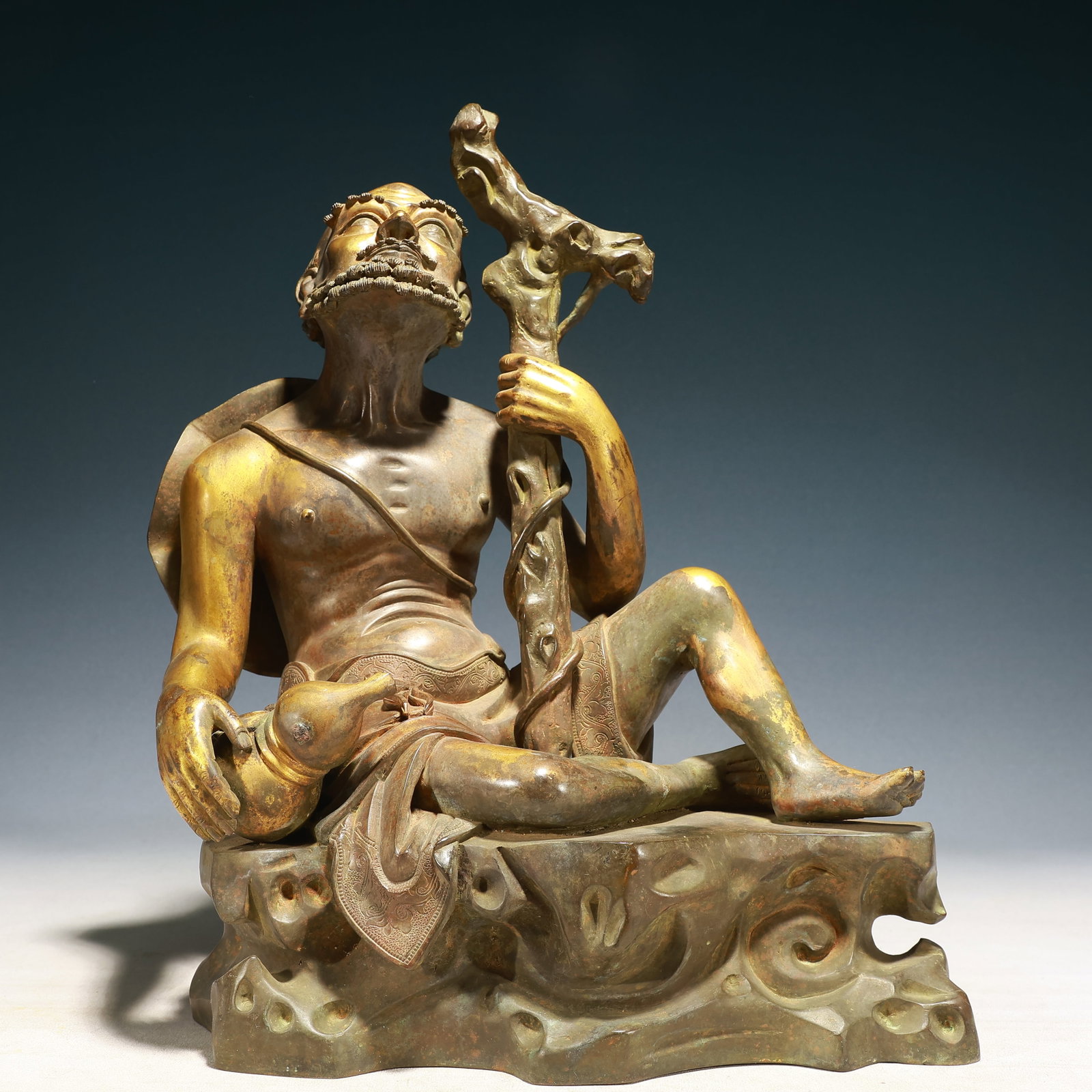 A Huge Gilt Bronze Statue of Figure: A Huge Gilt Bronze Statue of Figure,Qing Dynasty,China,Size:13inx7.9inx17.3in,Weight:17350g 铜鎏金人物像,中国清代