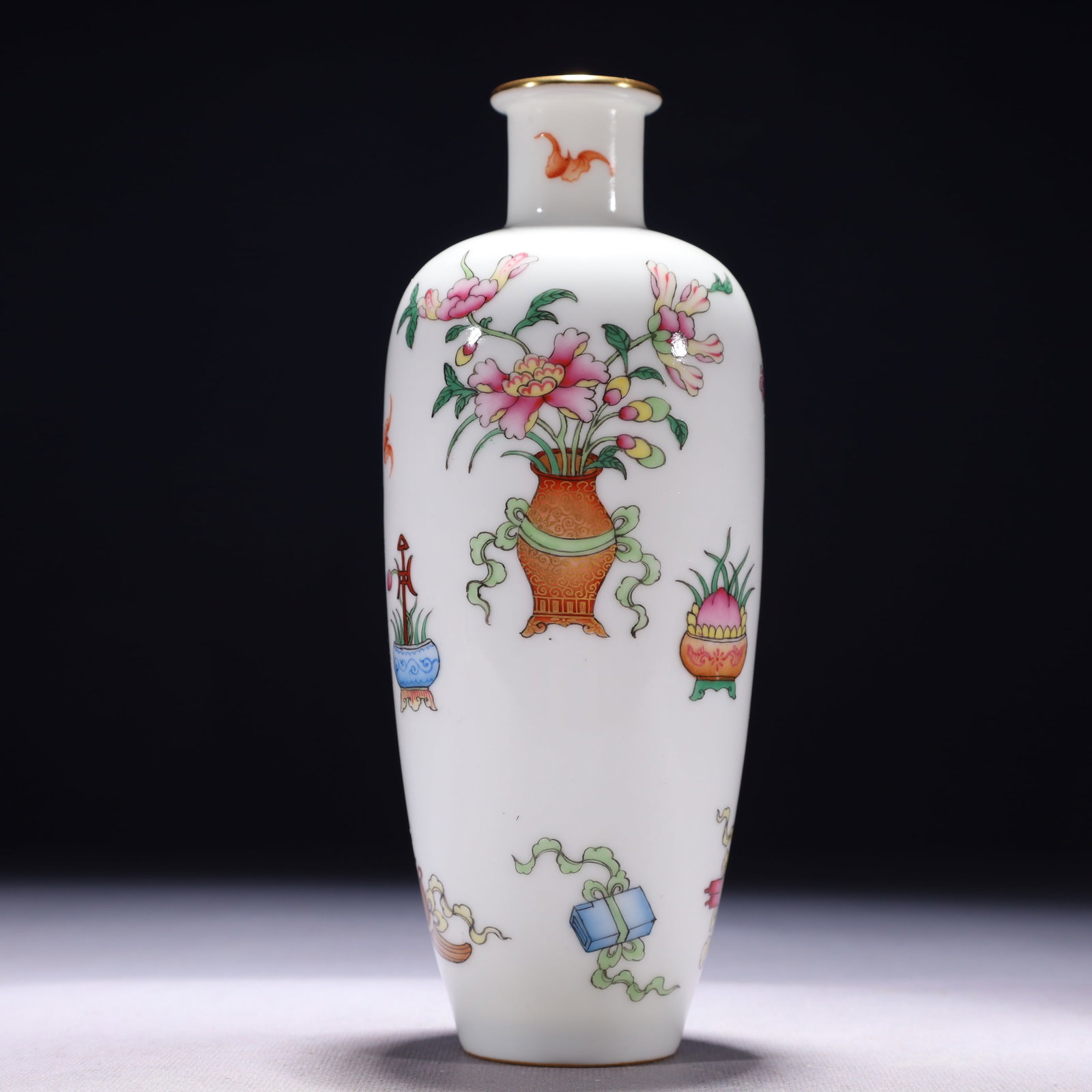 An Exquisite Famille-Rose Painted Gold Eight Treasures Pattern Vase,with poem: An Exquisite Famille-Rose Painted Gold Eight Treasures Pattern Vase,with poem,Qing Dynasty,China,Qianlong Four-character Mark,Size:2.8inx8.3in,Weight:300g