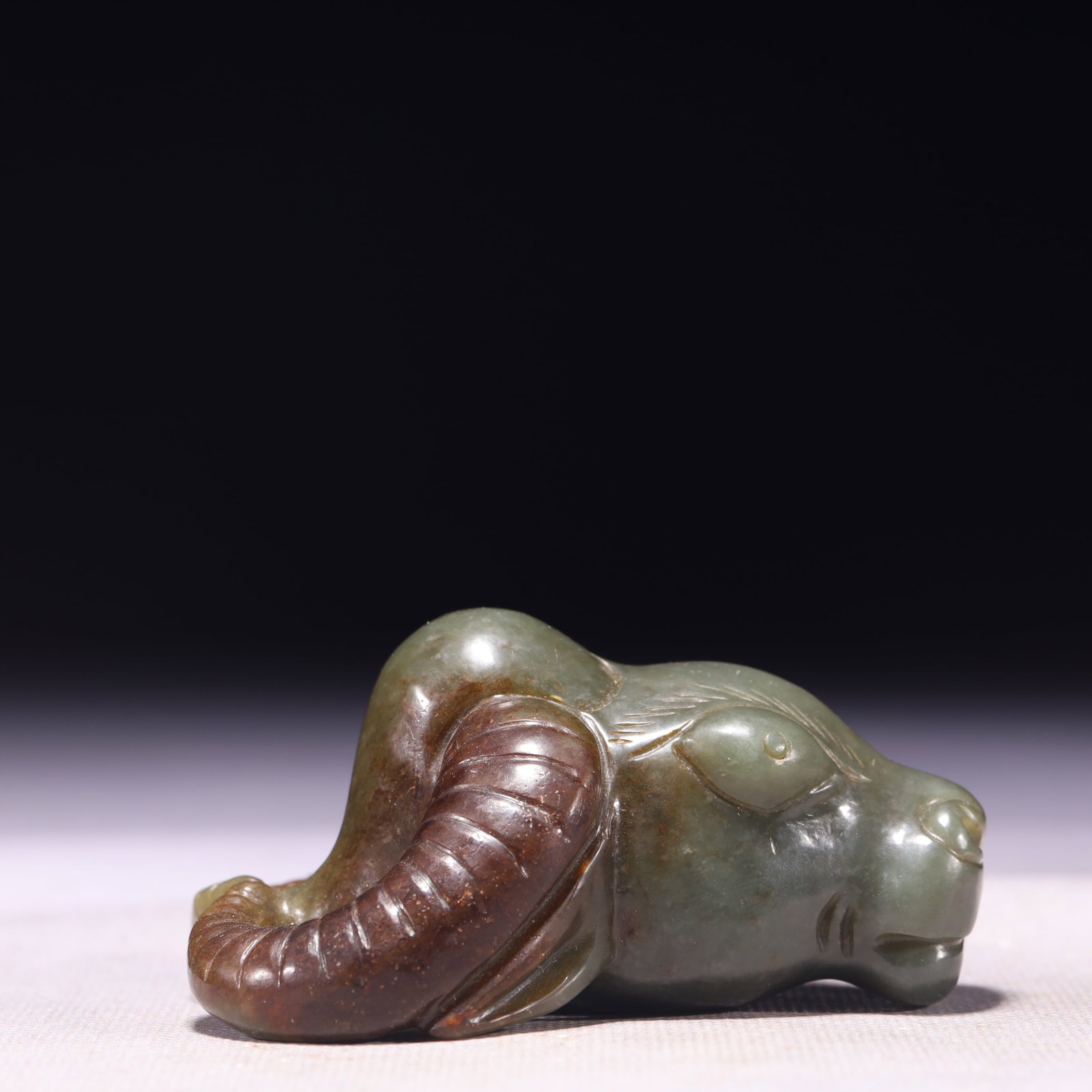 An Exquisite Green Jade Buffalo Head Ornament: An Exquisite Green Jade Buffalo Head Ornament,Qing Dynasty,China,Size:3.1inx2.2inx1.6in,Weight:208g 青玉牛头摆件,中国清代