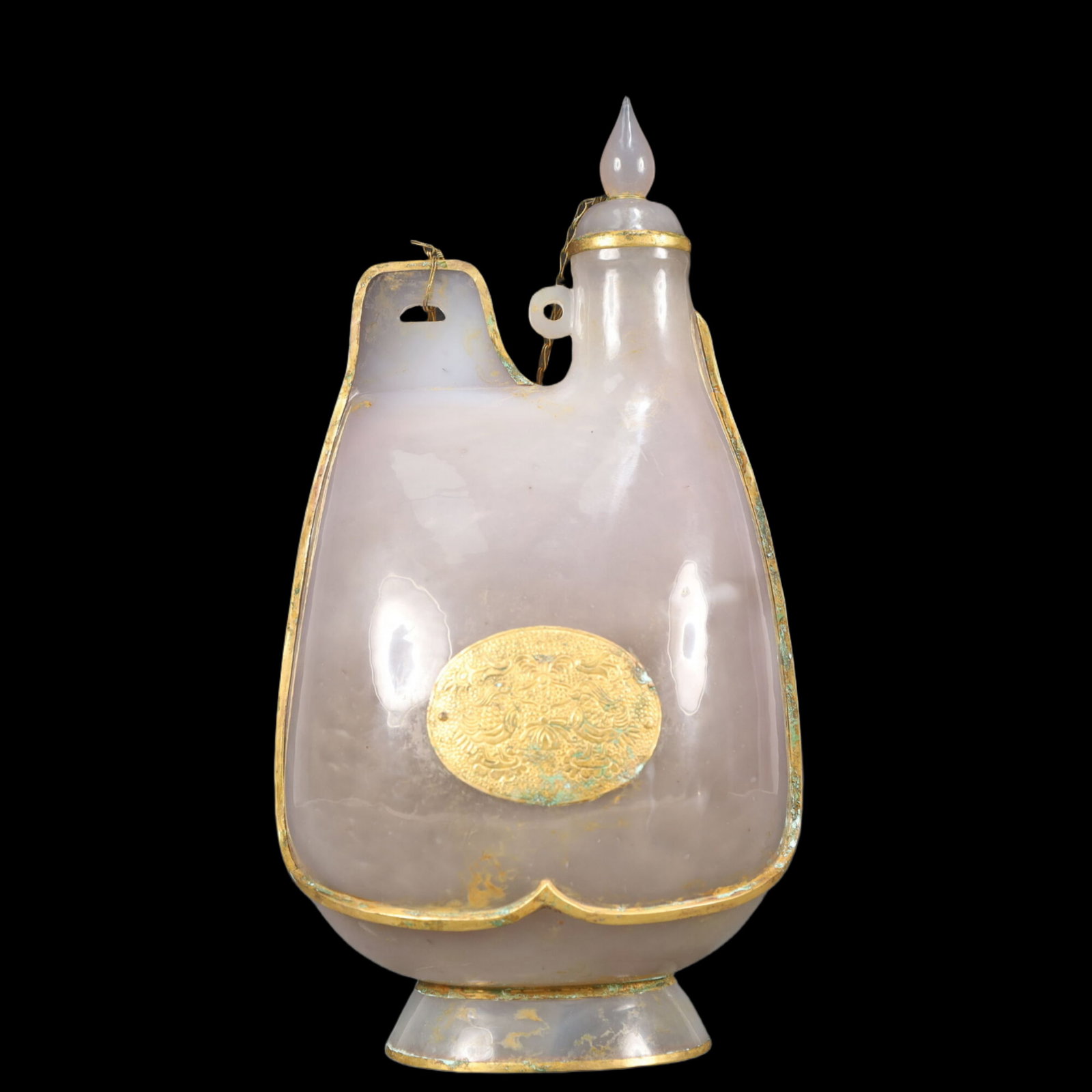 An Exquisite Agate Cover with Gold Mandarin Duck Pattern Pot: An Exquisite Agate Cover with Gold Mandarin Duck Pattern Pot,Qing Dynasty, China,Size:6.7inx3.9inx12.2in,Weight:1350g 玛瑙包金鸳鸯纹壶，中&#