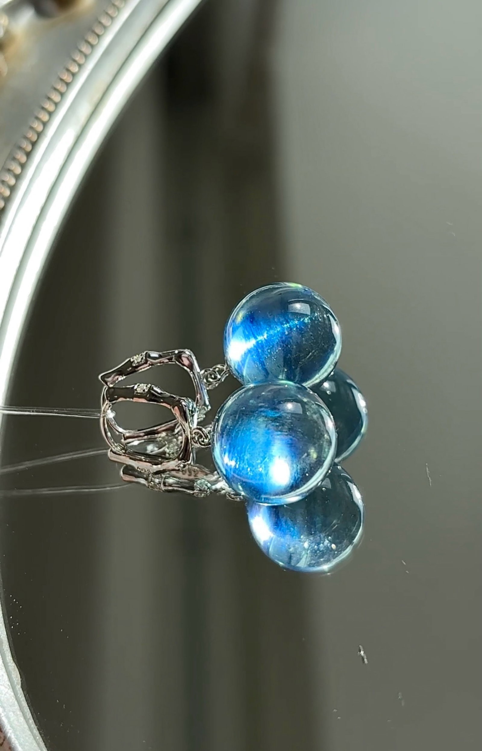 A Pair of Exquisite Sterling Silver Inlaid Aquamarine Earrings: A Pair of Exquisite Sterling Silver Inlaid Aquamarine Earrings,Size:13.8mm,Weight:9.5g 一对纯银镶海蓝宝耳环