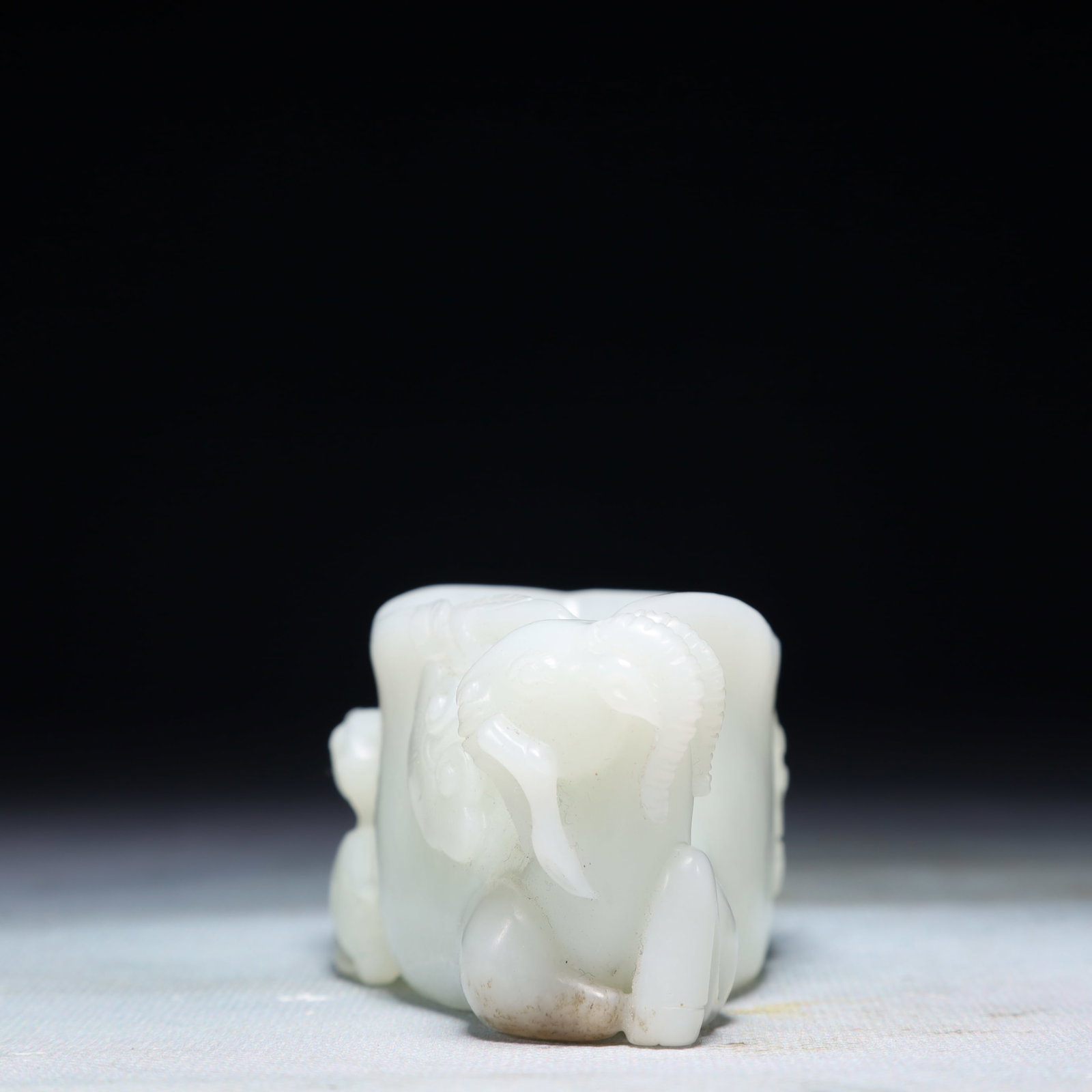 An Exquisite White Jade Sheep Pattern Cup - 3