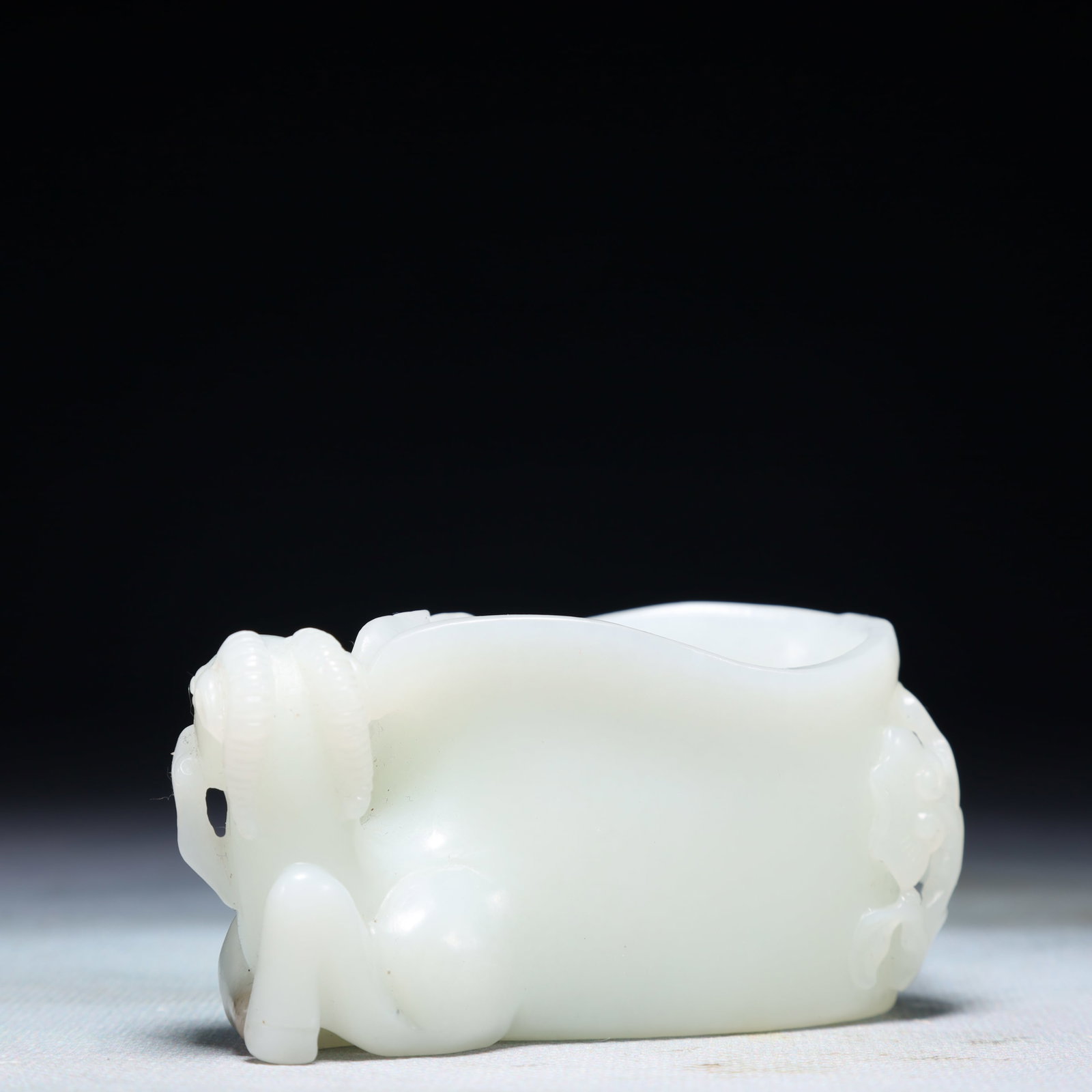 An Exquisite White Jade Sheep Pattern Cup - 4