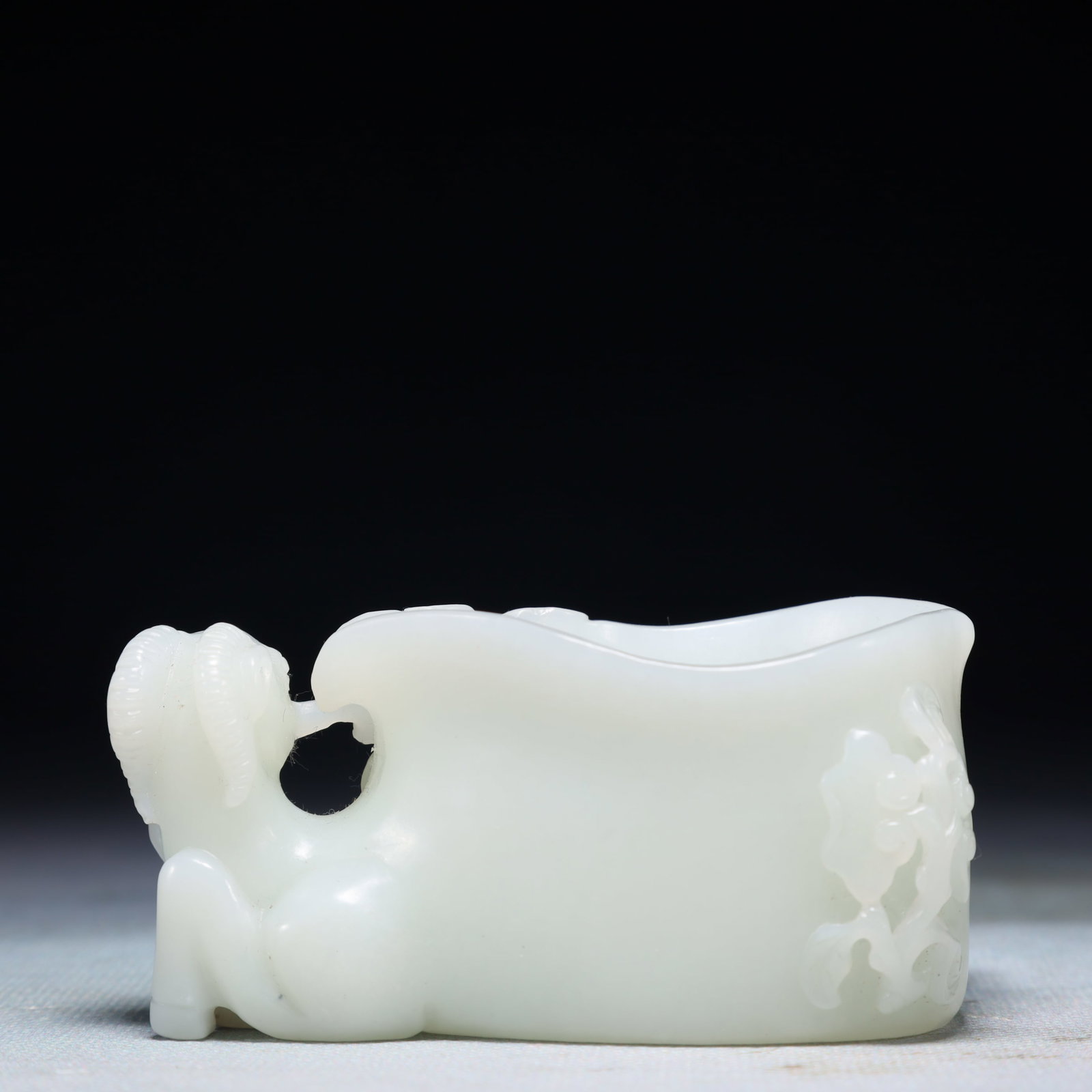 An Exquisite White Jade Sheep Pattern Cup - 5