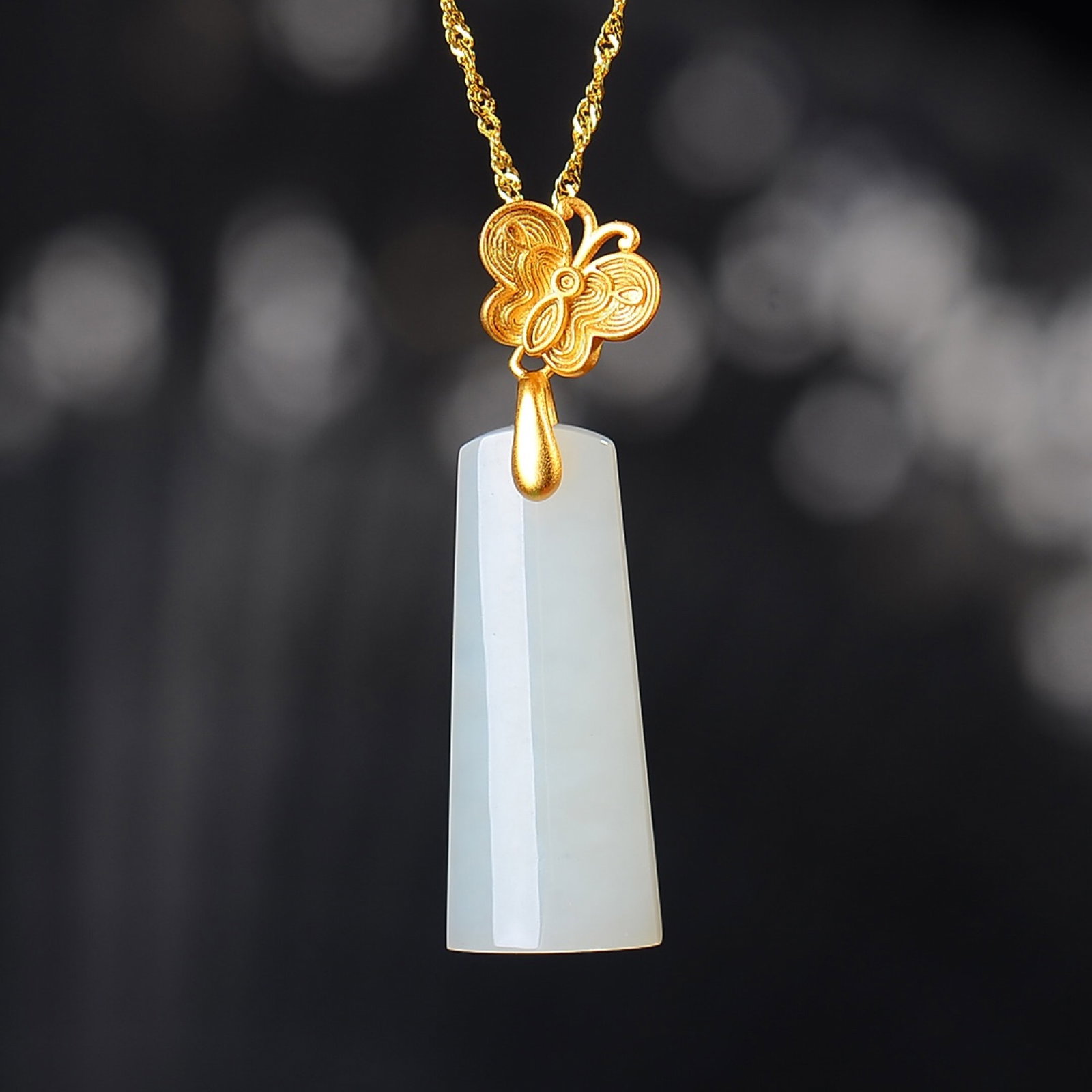 An Exquisite Sterling Silver-Gold Plated Inlaid White Jade Pendant: An Exquisite Sterling Silver-Gold Plated Inlaid White Jade Pendant,Size:11mmx27mm 纯银镀金镶白玉吊坠