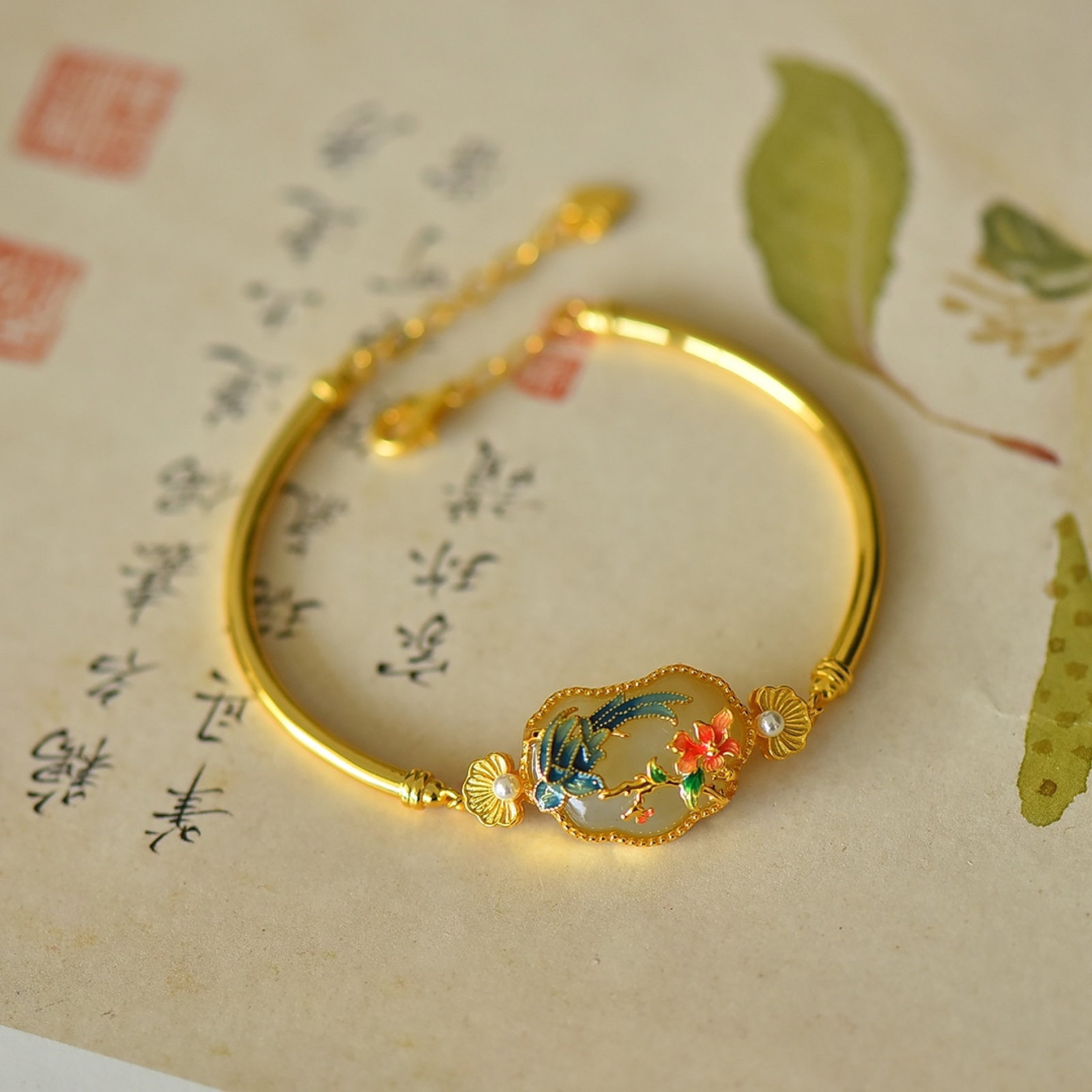 An Exquisite Sterling Silver-Gold Plated Inlaid White Jade Enamel Bracelets: An Exquisite Sterling Silver-Gold Plated Inlaid White Jade Enamel Bracelets,Size:13mmx13mm 纯银镀金镶白玉珐琅手链
