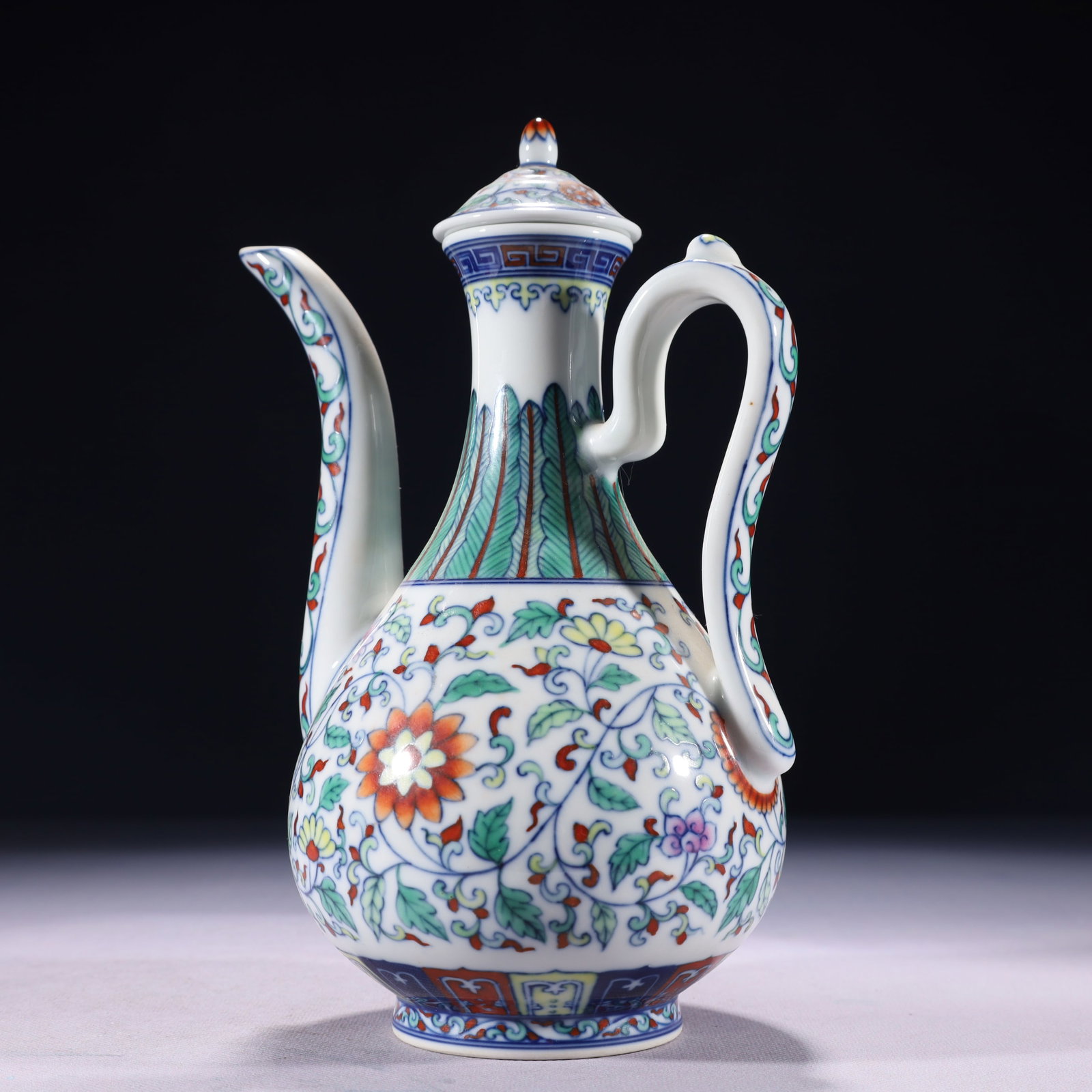 An Exquisite Doucai Lotus Pattern Ewer - 10
