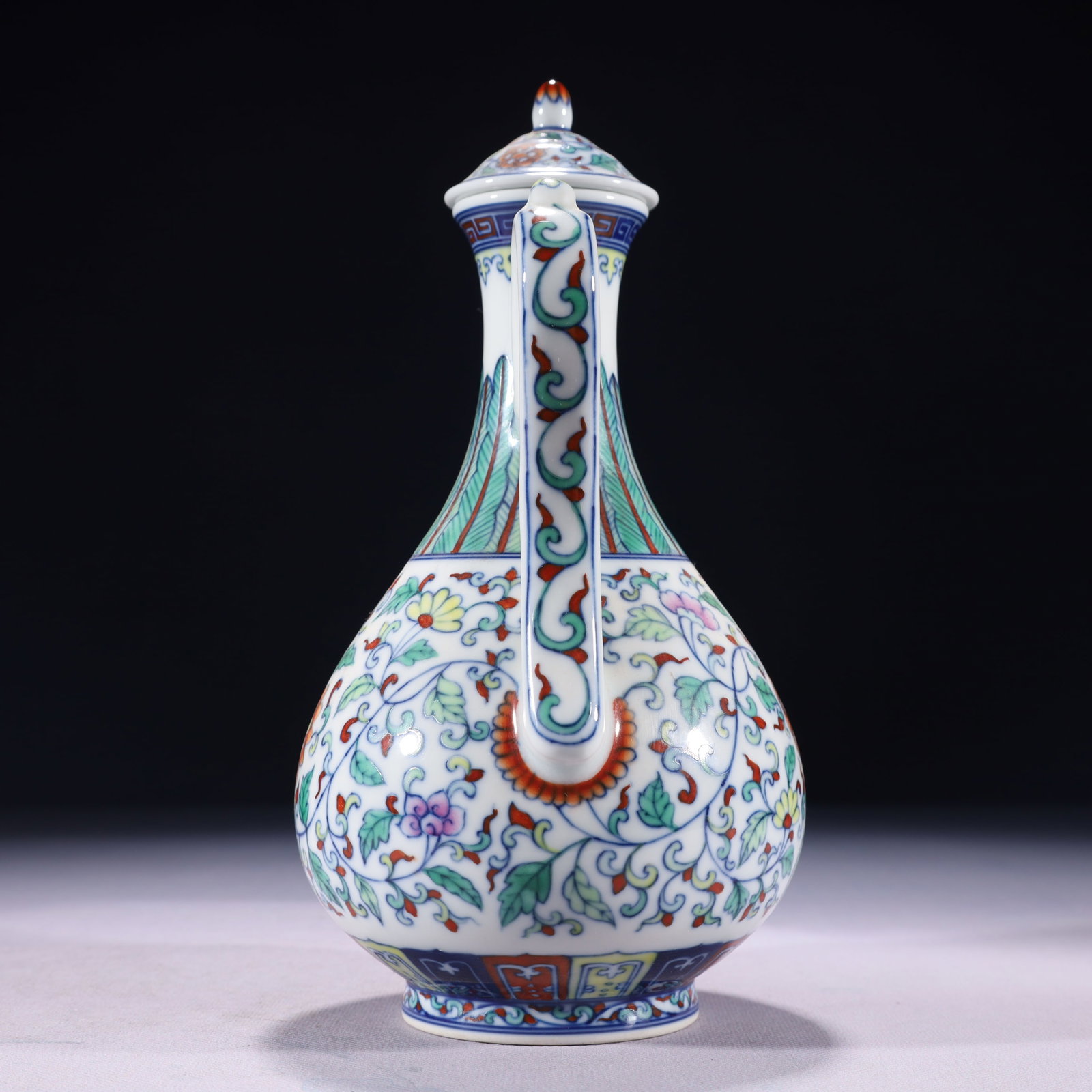 An Exquisite Doucai Lotus Pattern Ewer - 11