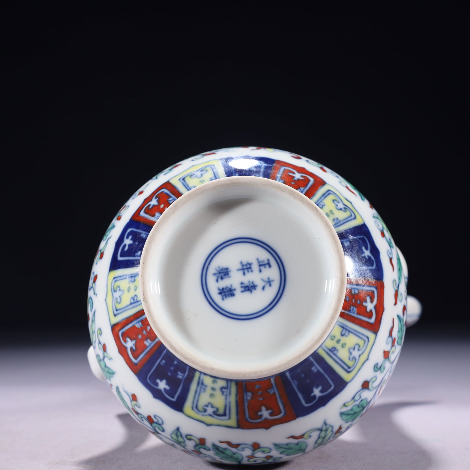 An Exquisite Doucai Lotus Pattern Ewer - 13