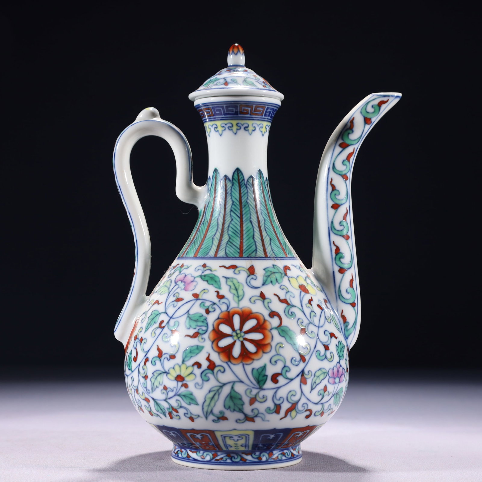 An Exquisite Doucai Lotus Pattern Ewer: An Exquisite Doucai Lotus Pattern Ewer,Qing Dynasty,China,Yongzheng Six-character Mark,Size:6.7inx10in,Weight:700g 斗彩缠枝莲纹执壶,中国