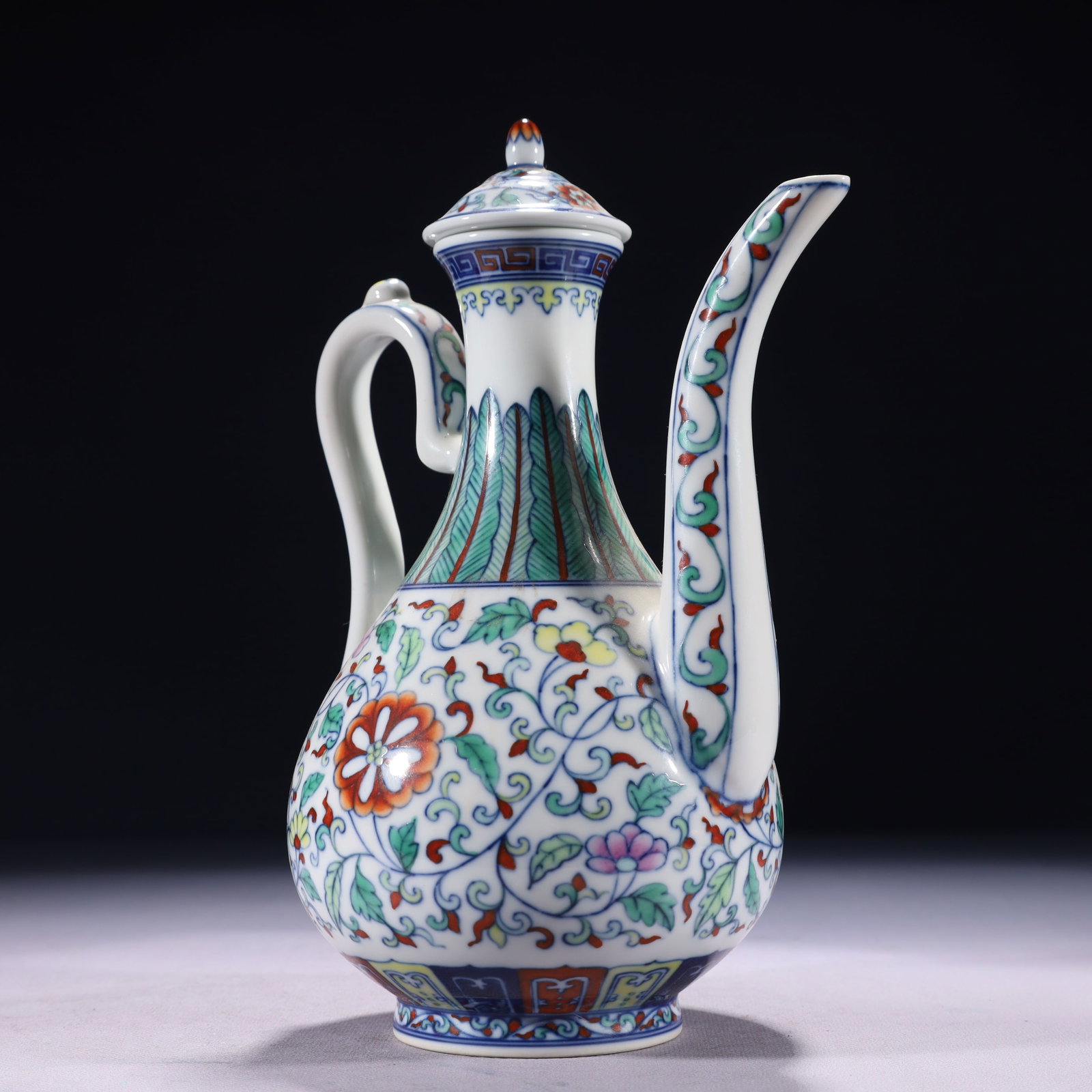 An Exquisite Doucai Lotus Pattern Ewer - 4