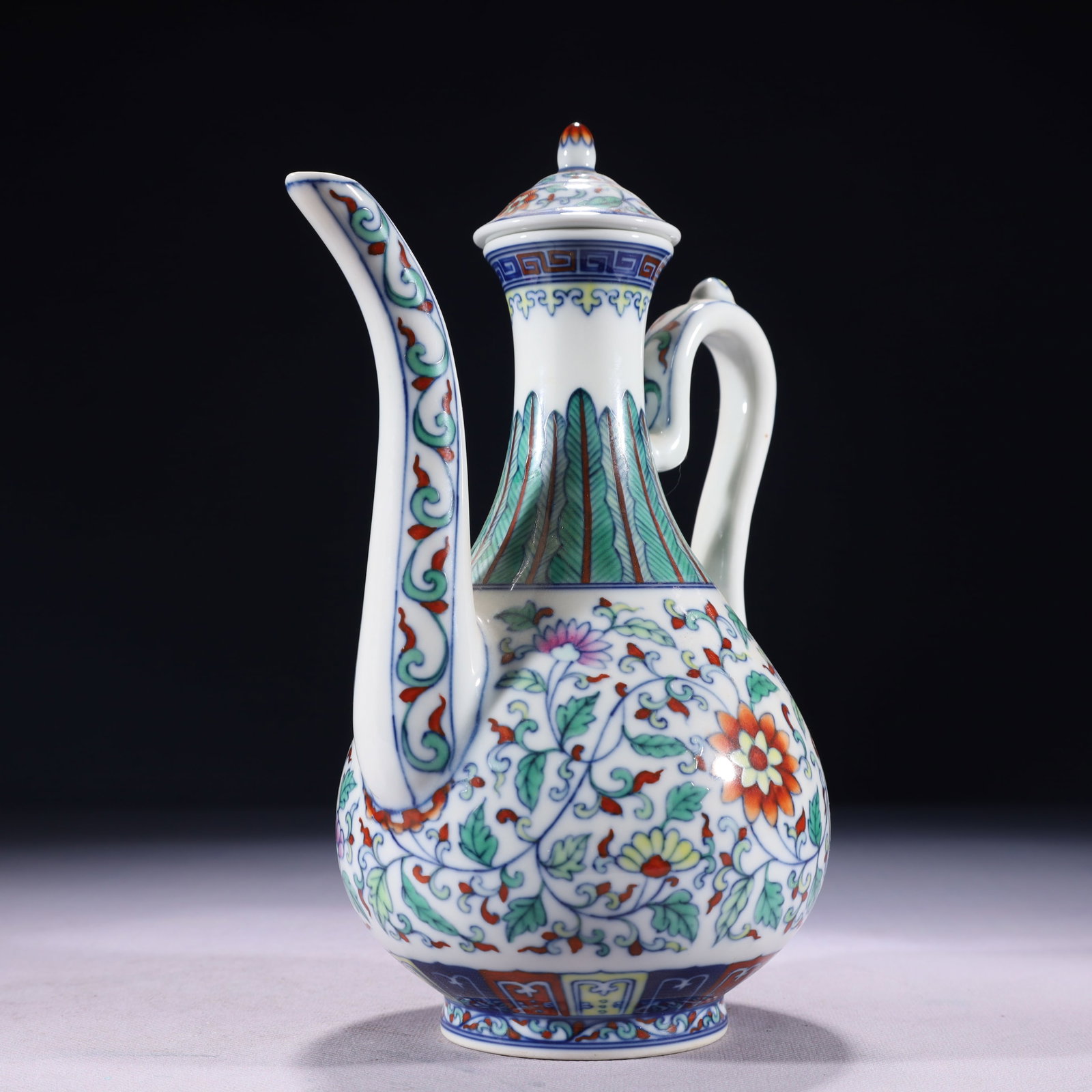 An Exquisite Doucai Lotus Pattern Ewer - 6