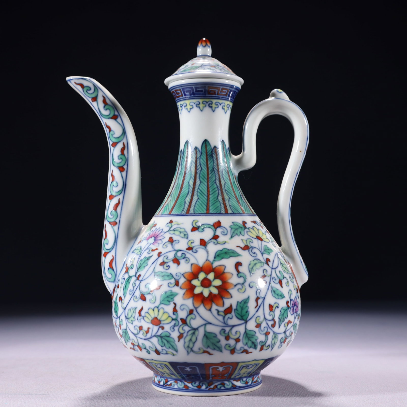 An Exquisite Doucai Lotus Pattern Ewer - 7