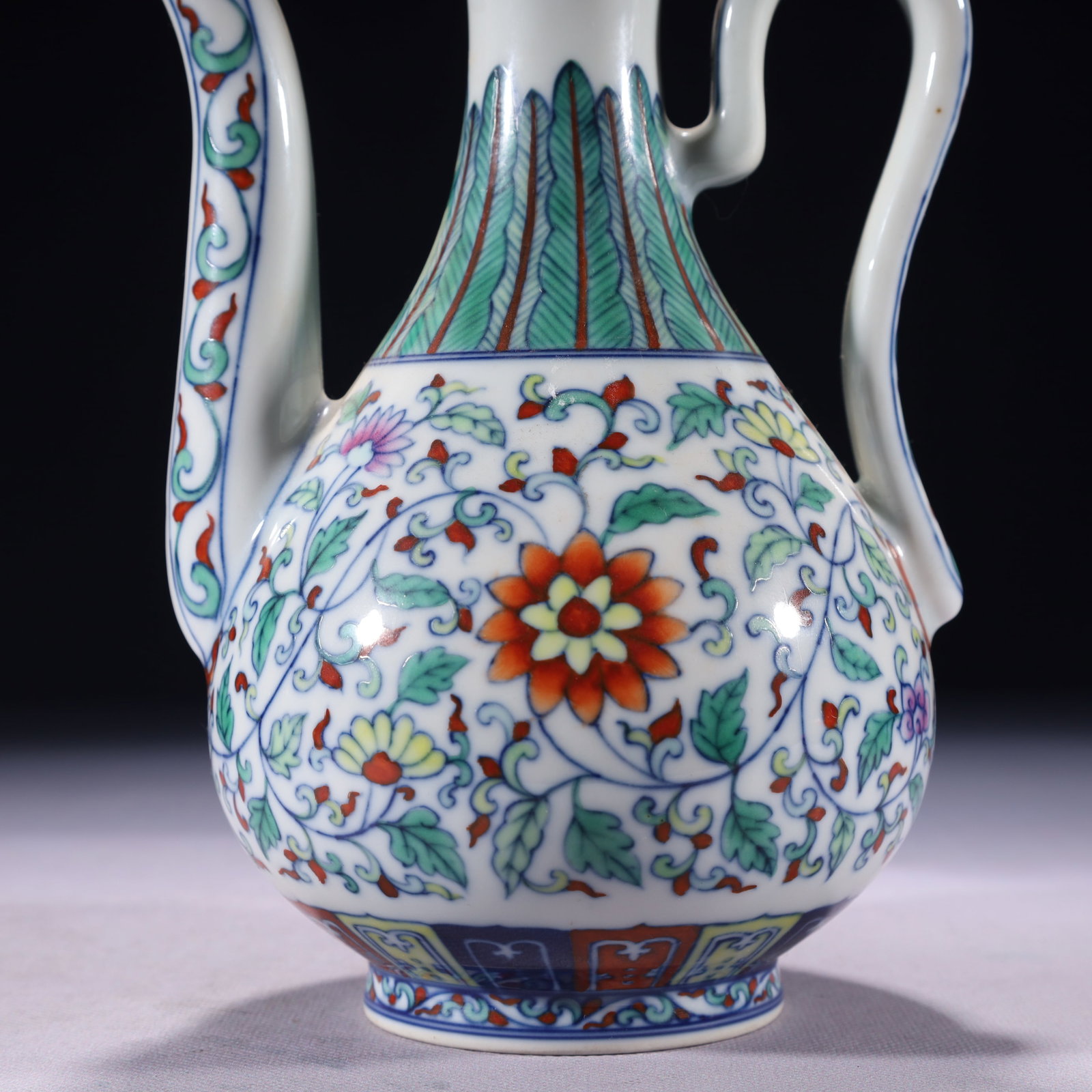 An Exquisite Doucai Lotus Pattern Ewer - 9