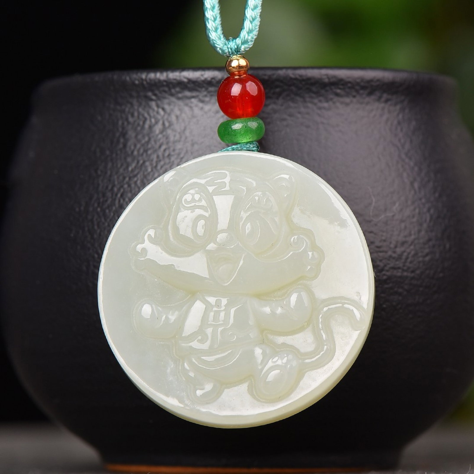 An Exquisite White Jade Tiger Pattern Pendant: An Exquisite White Jade Tiger Pattern Pendant,Size:33mmx33mm (寓意)做工细腻,玉质干净 白玉虎纹吊坠