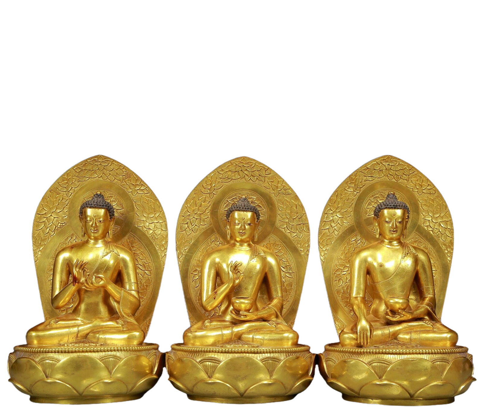 A Set of Solemn Gilt Bronze Statue of Sakyamuni: A Set of Solemn Gilt Bronze Statue of Sakyamuni,Qing Dynasty, China,Kangxi Seven-character Mark,Size:5.9inx10.2in,Weight:9165g 一组铜鎏金释迦摩尼&