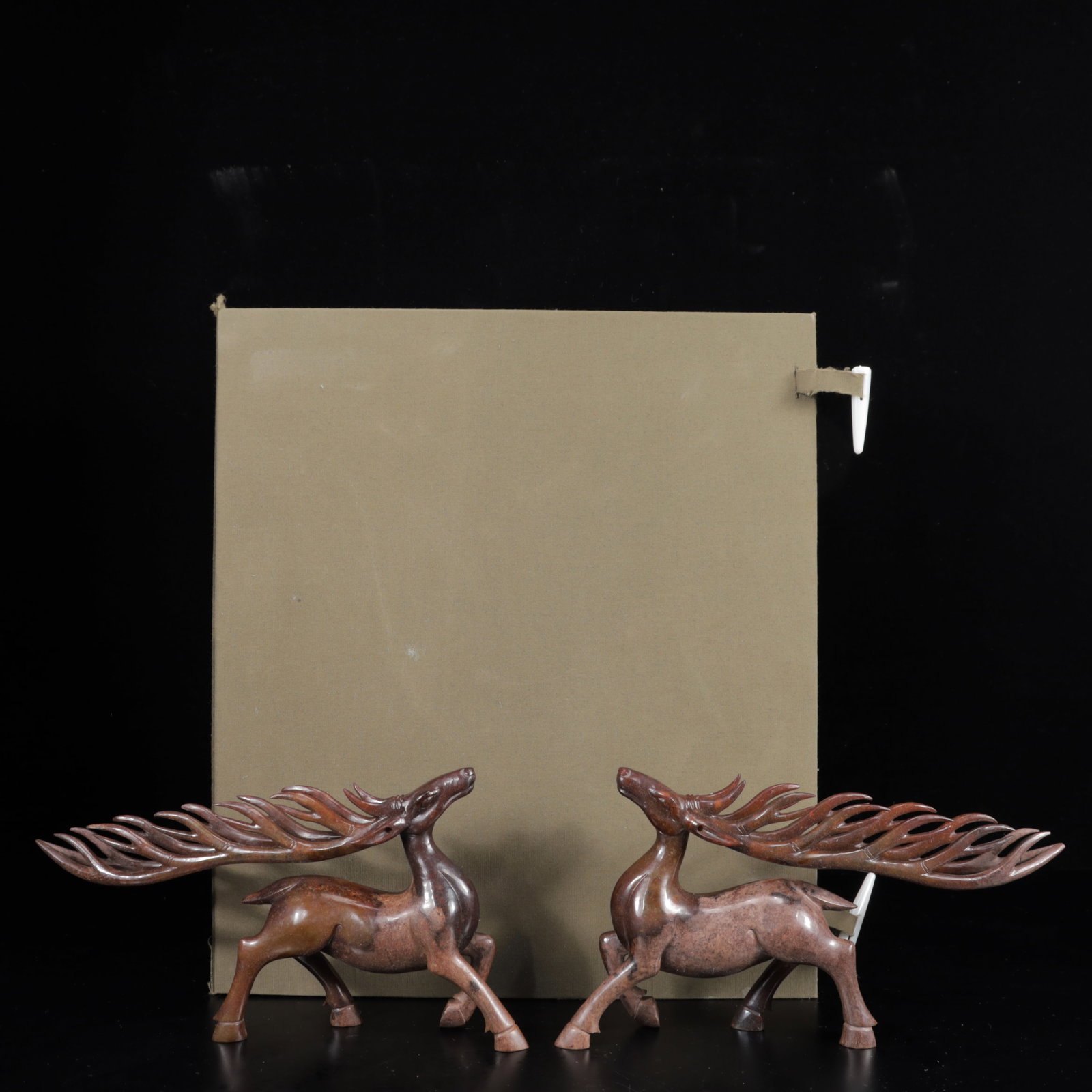 A Pair of Exquisite Yellow Jade Sika Deer Ornaments: A Pair of Exquisite Yellow Jade Sika Deer Ornaments,Qing Dynasty,China,Size:7.5inx1.2inx3.9in,Weight:700g 一对黄玉梅花鹿摆件,中国ę