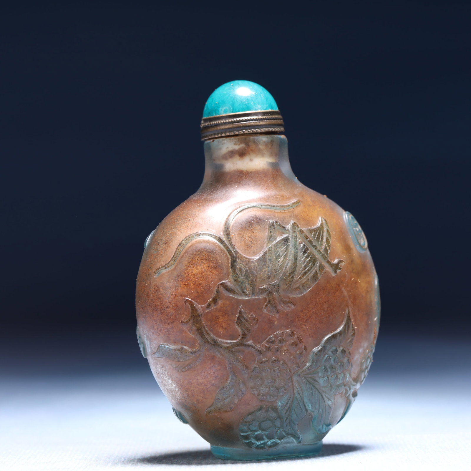 An Exquisite Glass Rabbit Pattern Snuff Bottle - 3